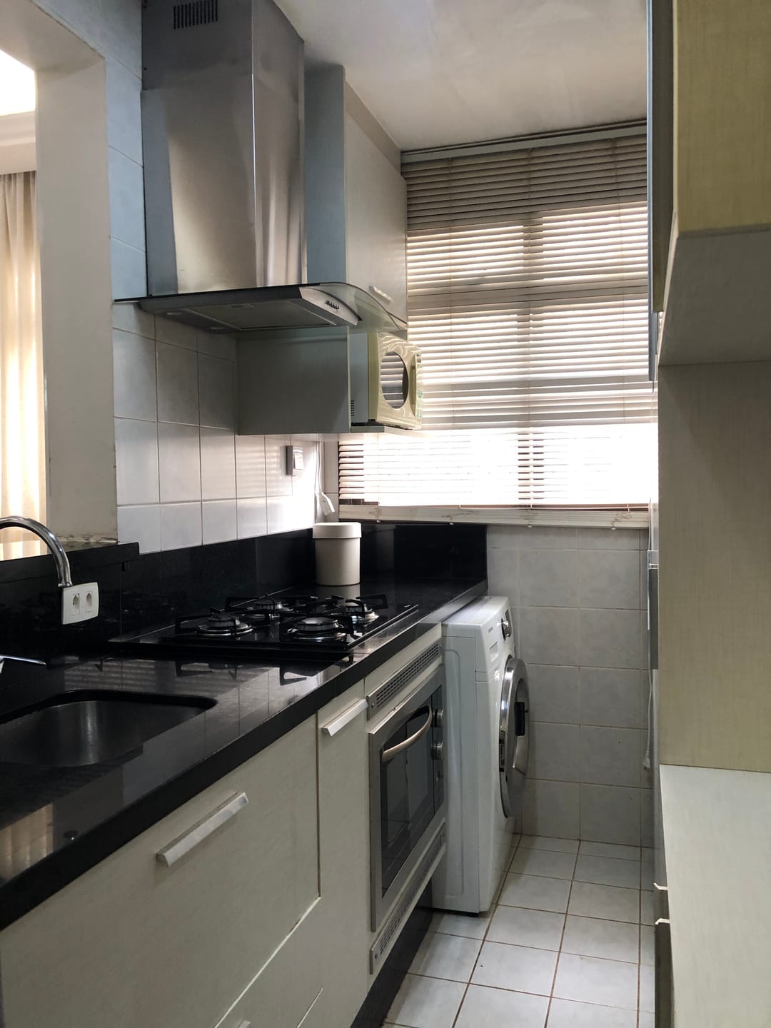 Apartamento à venda, Edifício Saint Simon, 57m² úteis, 1 quarto com suíte e closet, duplex, mobiliado - Centro, Londrina, PR