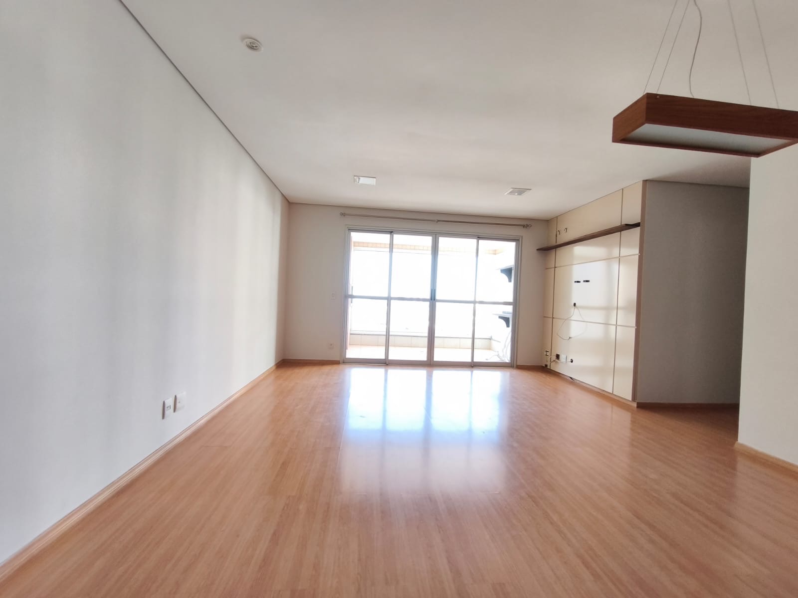 Apartamento à venda, Edificio Anita Malfatti, 103m² úteis, 3 quartos sendo 1 suíte, 2 vagas, andar altoGleba Fazenda Palhano, Londrina, PR