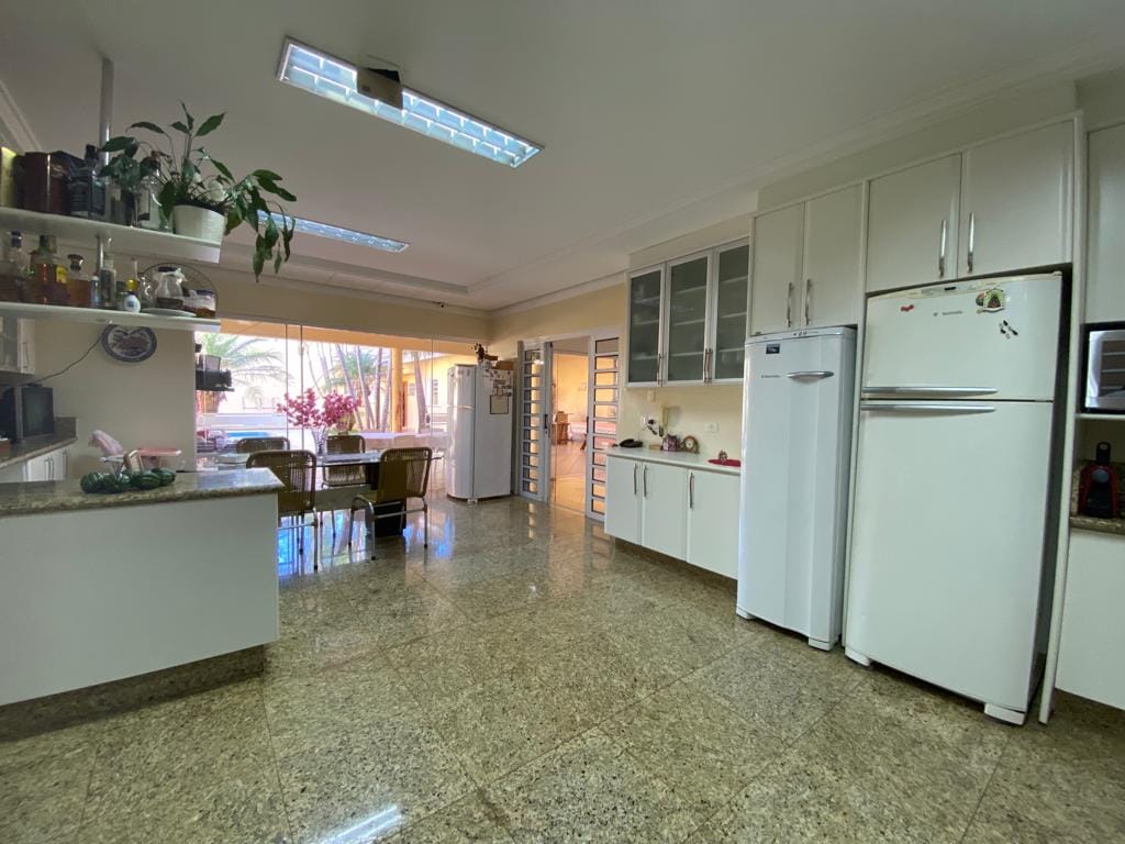 Sobrado à venda, 574m² úteis, 4 suítes com banheira e sacada, piscina, sauna,  estuda permuta- Jardim Itatiaia 1, Londrina, PR
