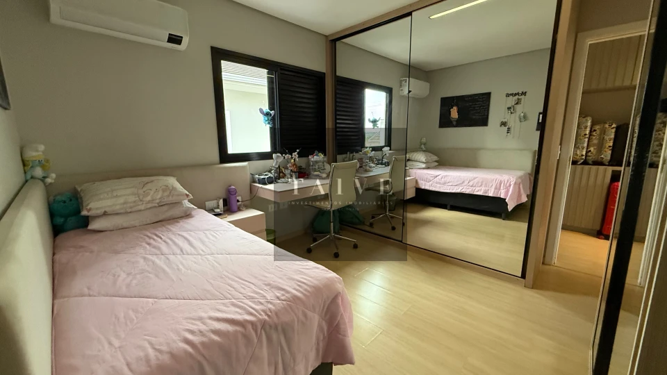 Sobrado à venda, 4 quartos sendo 3 suites, 250 m², Royal Maison, Londrina, PR