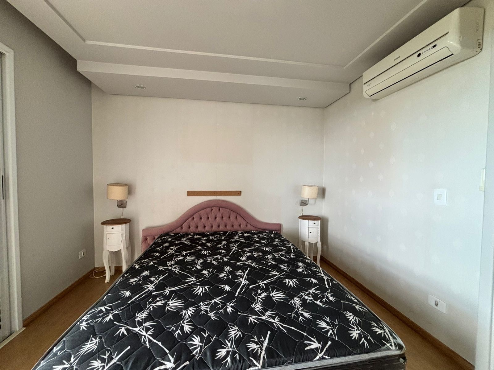 Apartamento à venda, Edifício Pallazo Di Césare , 156m2 úteis, 3 suítes, 3 vagas, andar alto, vista Lago, mobiliado, Bela Suiça, Londrina, PR