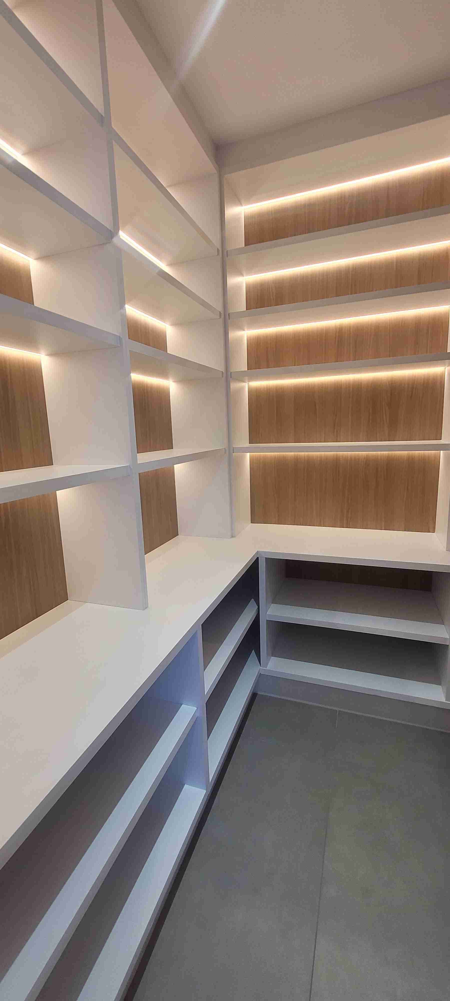 Apartamento para locação no Edifício Epic, 3 Suites, andar alto, Semi mobiliado , 2 vagas- Gleba Palhano-PR
