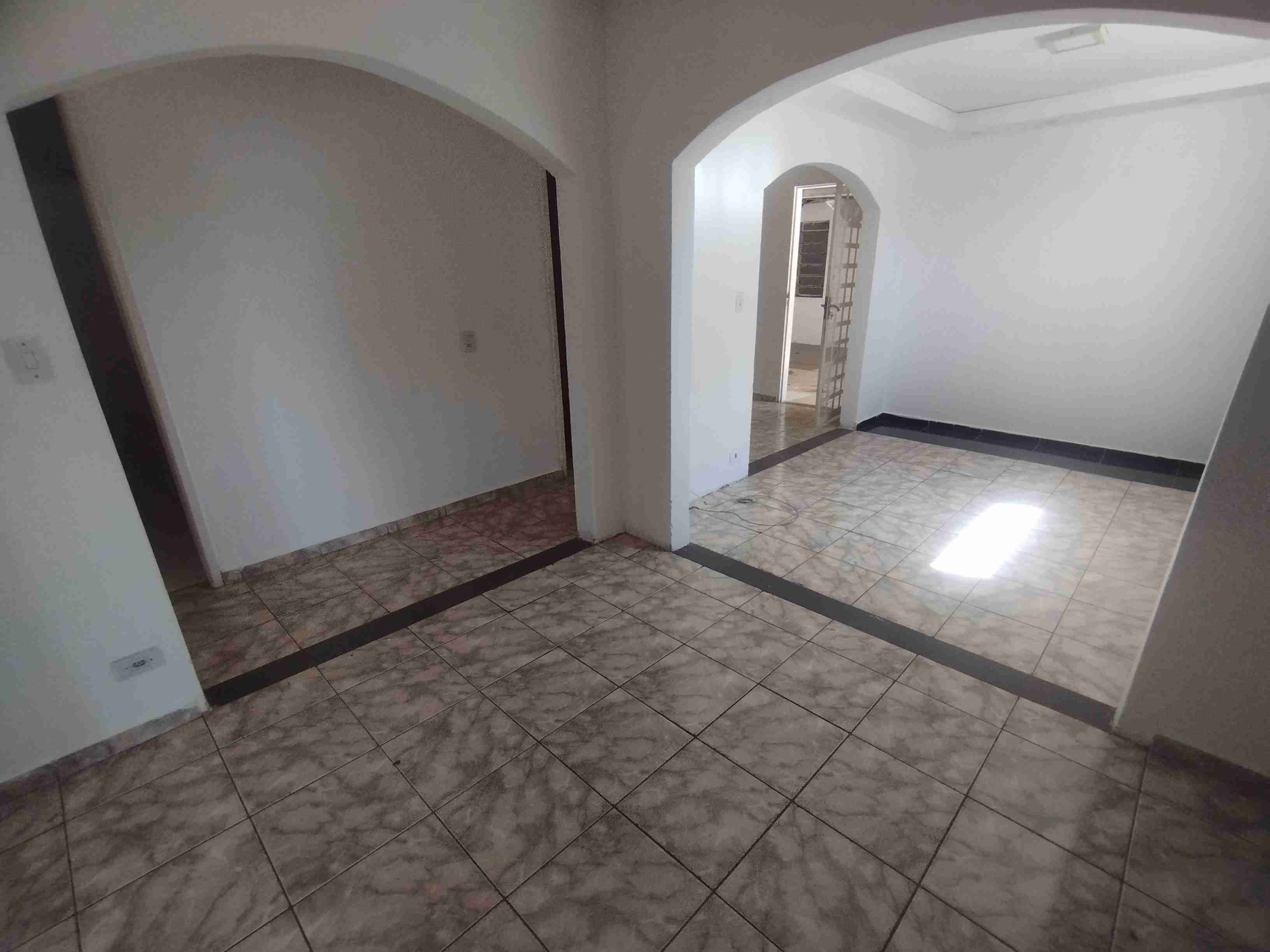 Casa comercial para Locação, 6 salas, localização na  Av. Arthur thomas, 200M² de construção, Jd Bandeirantes - Londirna-PR
