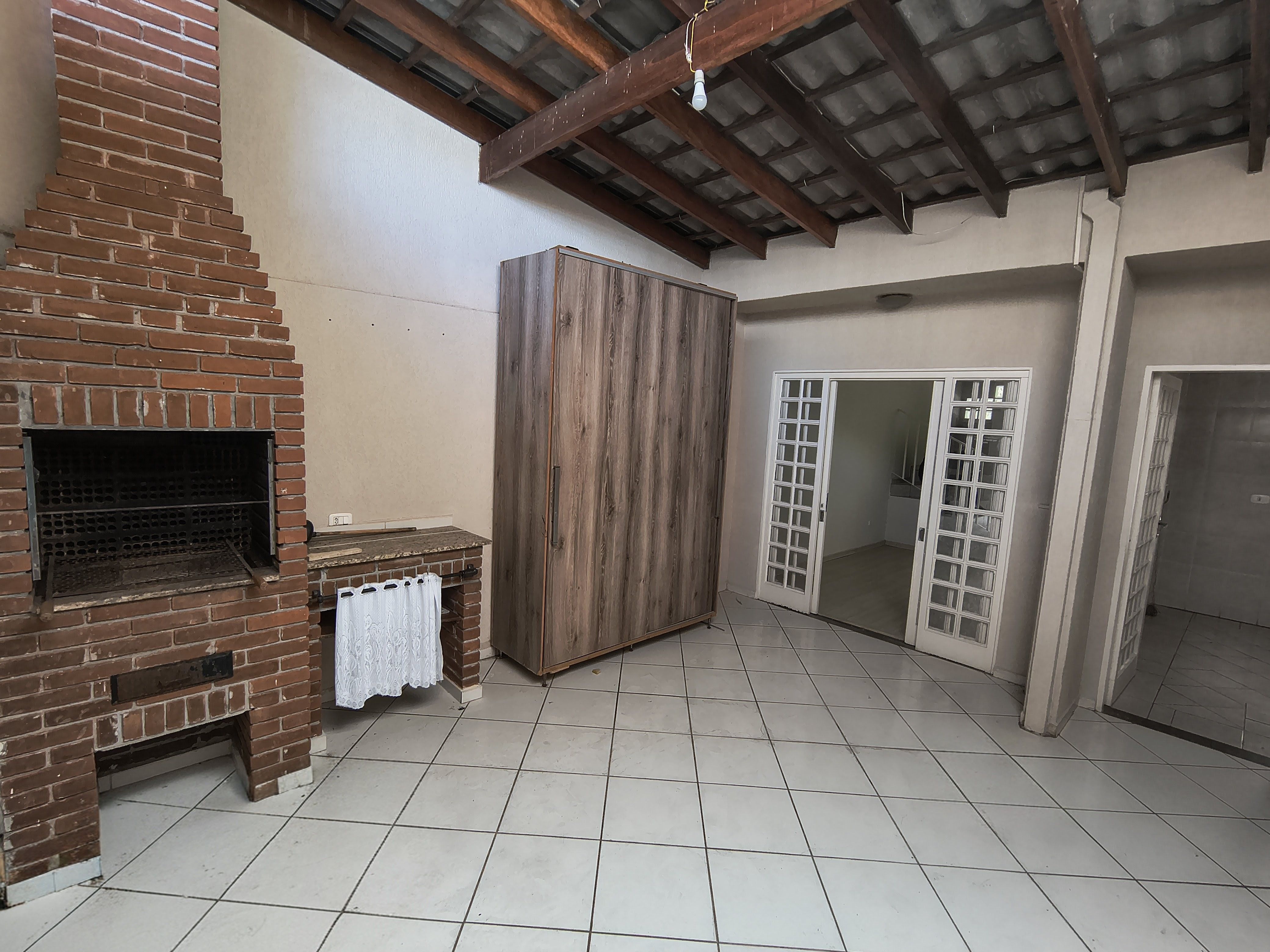 Casa à venda, 3 quartos 1 suíte, 3 vagas, 107M² úiteis, área gourmet, Planejados na suíte,Parque Jamaica, Londrina-PR