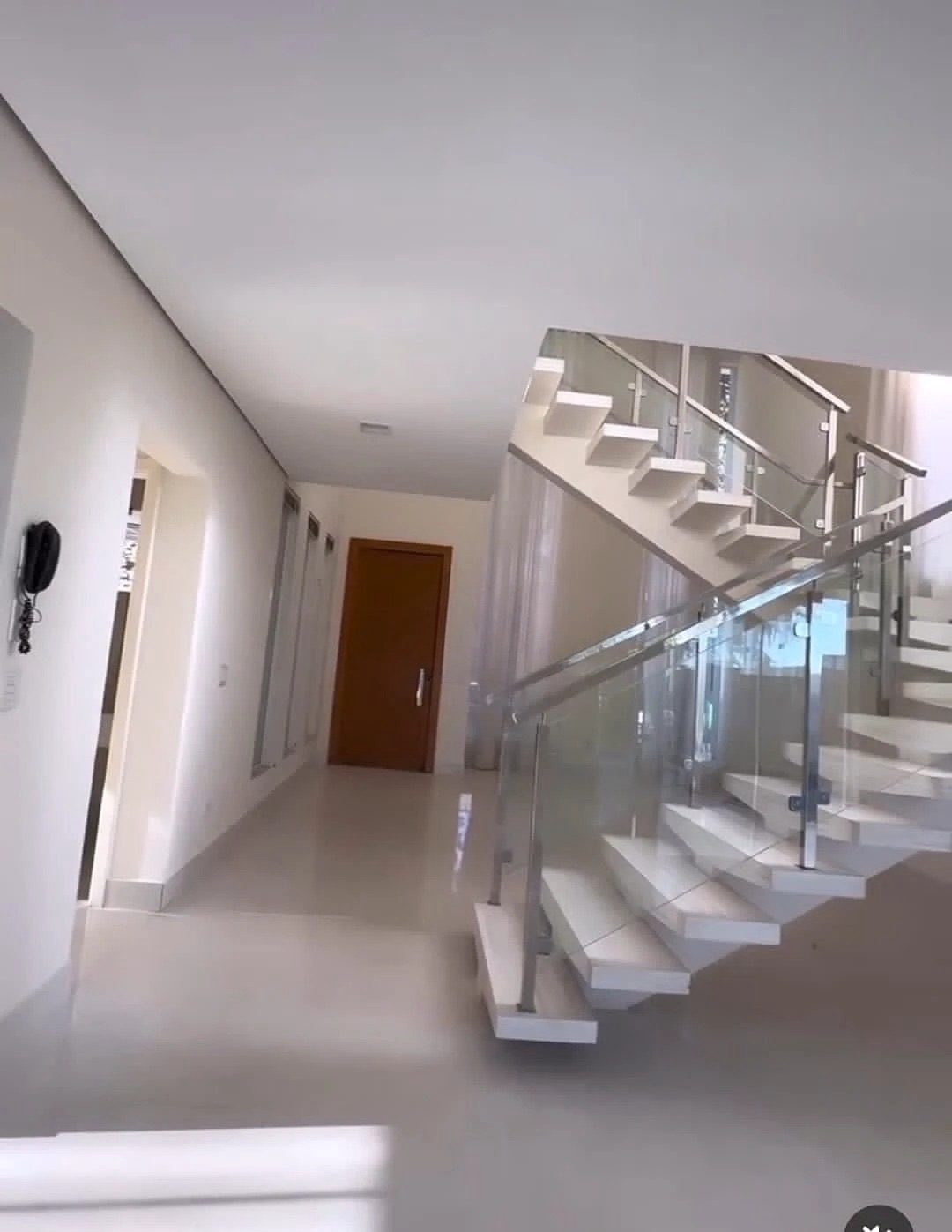 Sobrado à venda, Condomínio Royal Forest, 220m² úteis, 3 suítes, piscina, quintal, 4 vagas - Esperança, Londrina, PR