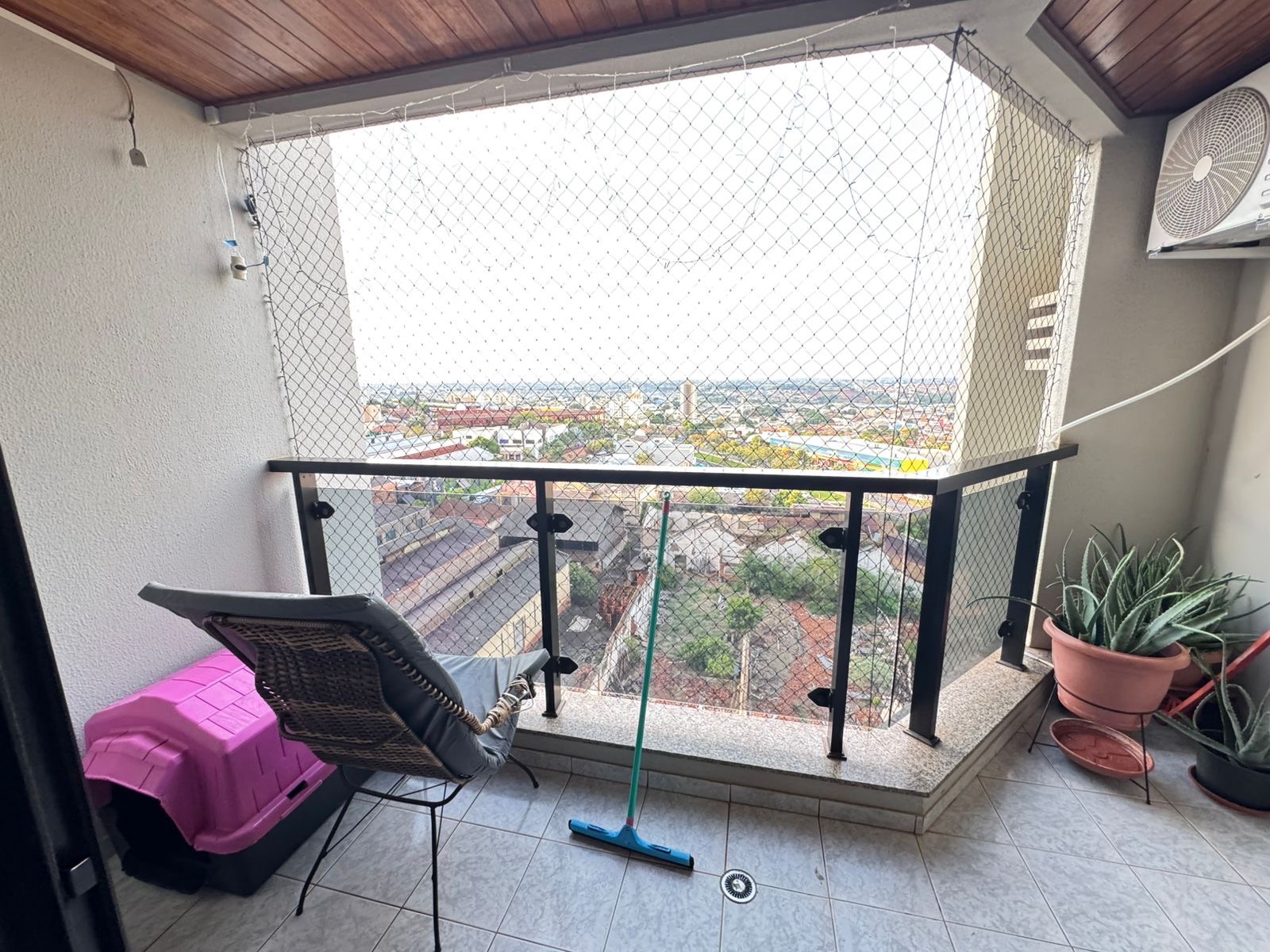 Apartamento à venda, Edifício Bavaria, 3 quartos sendo 1 suíte, 2 vagas, andar alto -Centro Londrina, PR