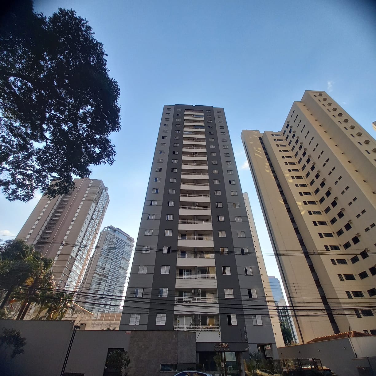 Apartamento à venda, Edifício Central Park, 3 quartos sendo 1 suíte, 2 vagas, andar alto - Gleba Fazenda Palhano, Londrina, PR