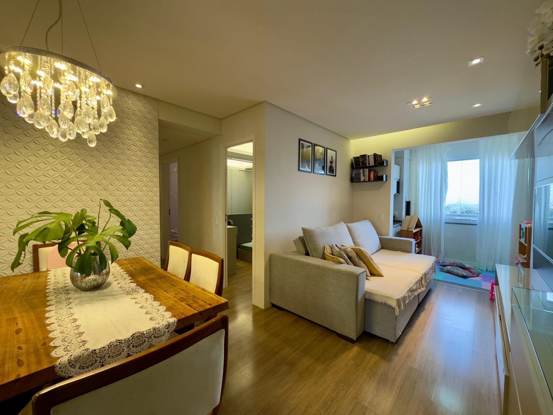 Apartamento à venda, Edifício Solar Mirador, 75m² úteis, 3 quartos (1 suíte), andar alto, sacada com churrasqueira - Aurora, Londrina, PR