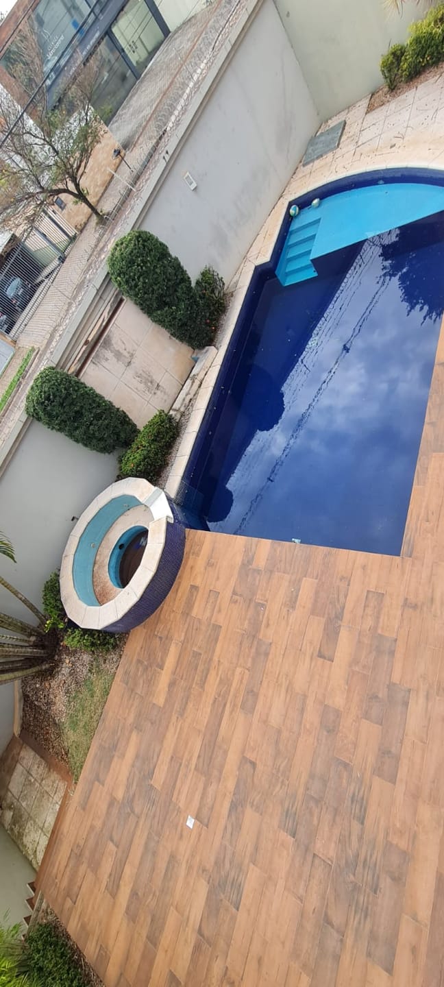 Sobrado à Venda, residencial ou comercial prox a Av Maringá, 440m² úteis, 5 quartos sendo 3 suítes, e 2 com sacada, piscina, 4 vagas - Iguaçu, Lo