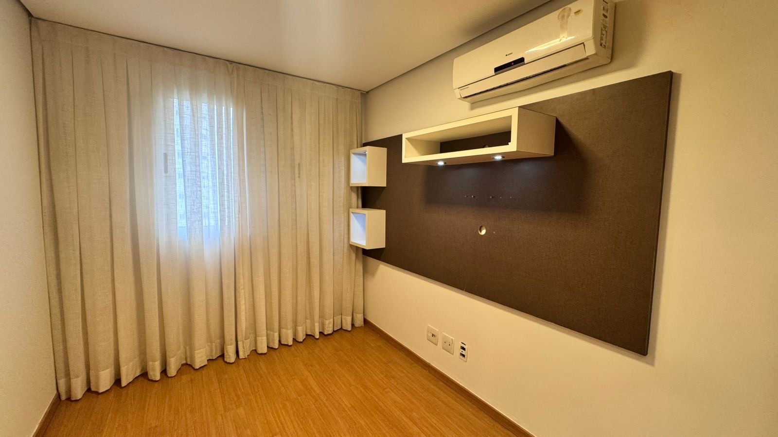 Apartamento para venda, Edifício Liberty Towers,  77m² úteis, 2 quartos sendo 1 suíte, andar alto, com planejados -  Santa Rosa, Londrina, PR