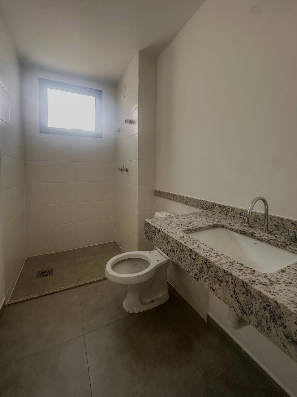 Apartamento à venda, Edifício Sense, 79m² úteis, 2 quartos (1 suíte), andar alto, ampla sacada com churrasqueira - Terra Bonita, Londrina, PR