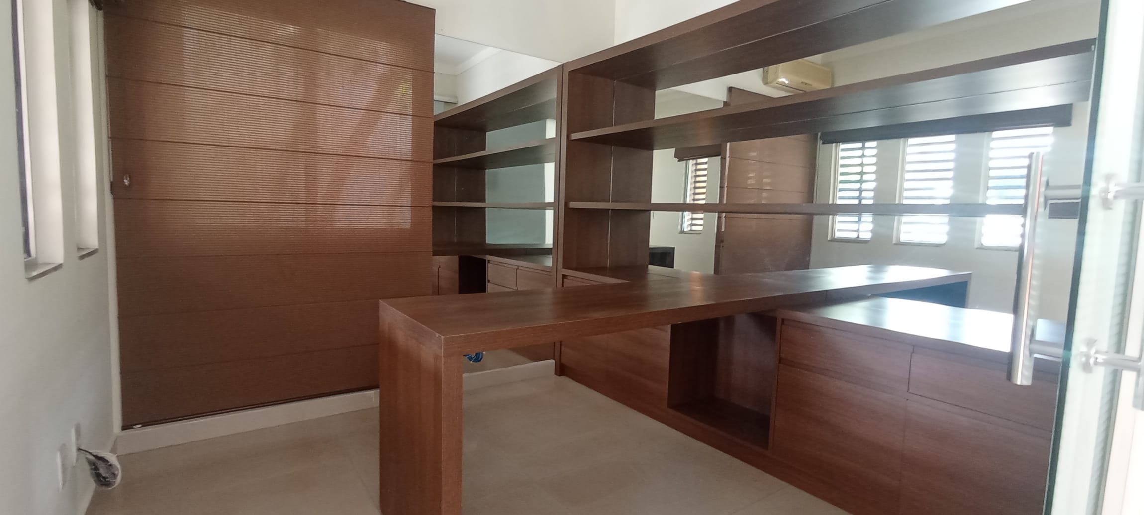 Casa  à Venda, Condomínio Royal Forest, 271m² úteis, 4 quartos sendo 2 suítes -  Esperança - Londrina PR