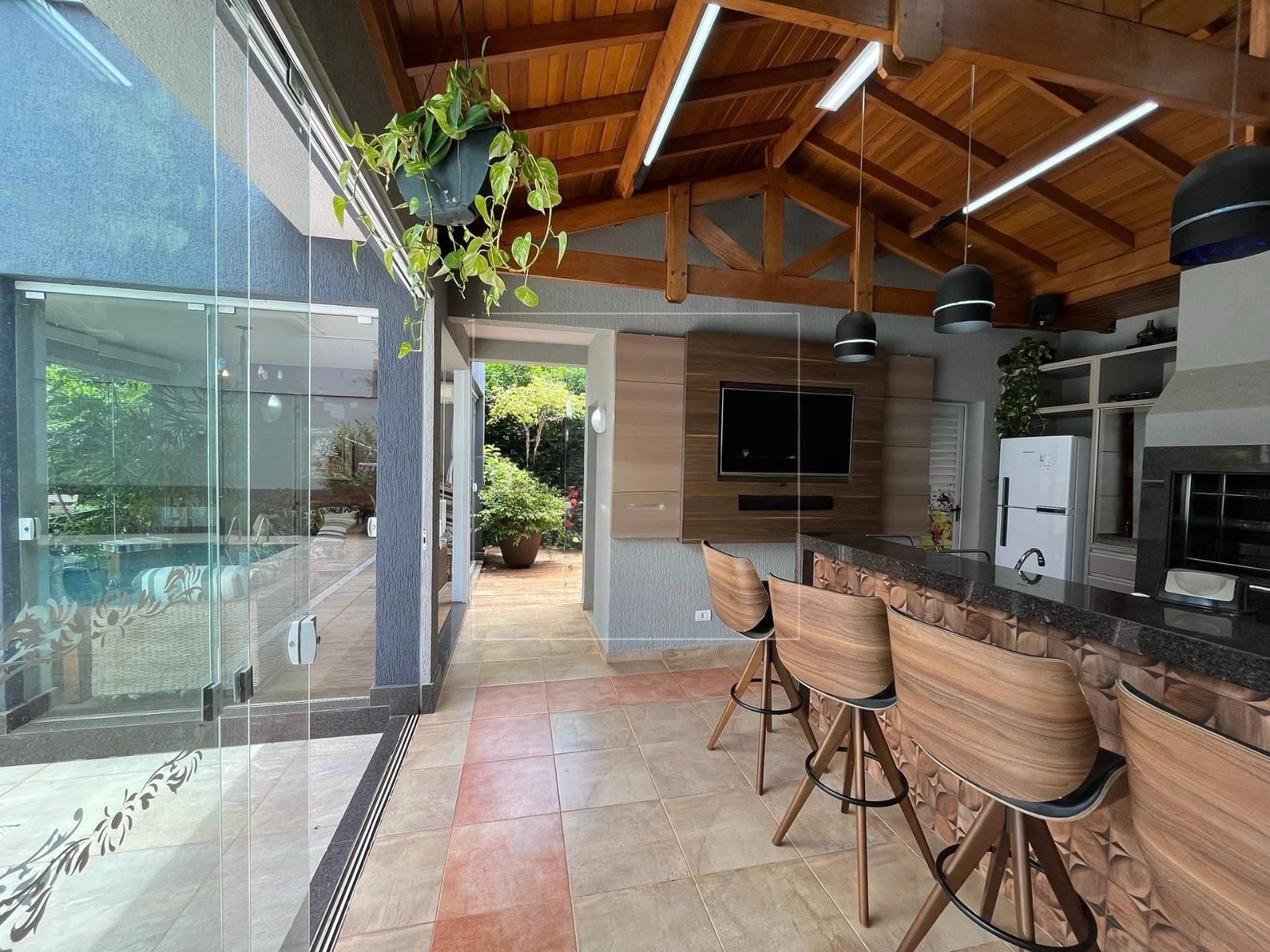 Casa à venda, Alphaville Imbuias, 400m² úteis, 4 quartos sendo 3 suítes, mobiliada -  Vivendas do Arvoredo, Londrina, PR
