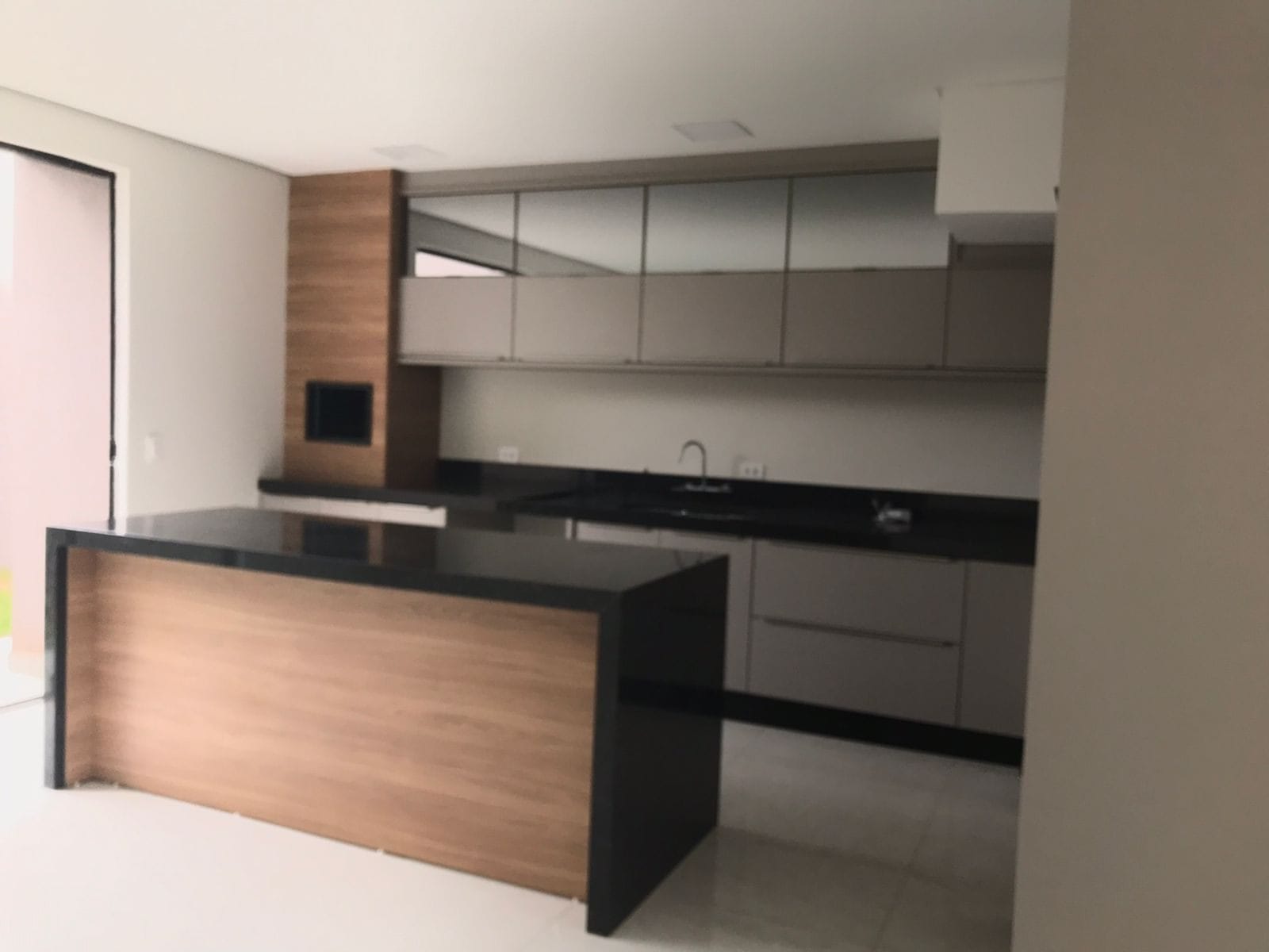 Sobrado à venda, Condomínio Morada das Flores, 137m² úteis, 3 quartos sendo 1 suíte, 2 vagas  - Cambé, PR