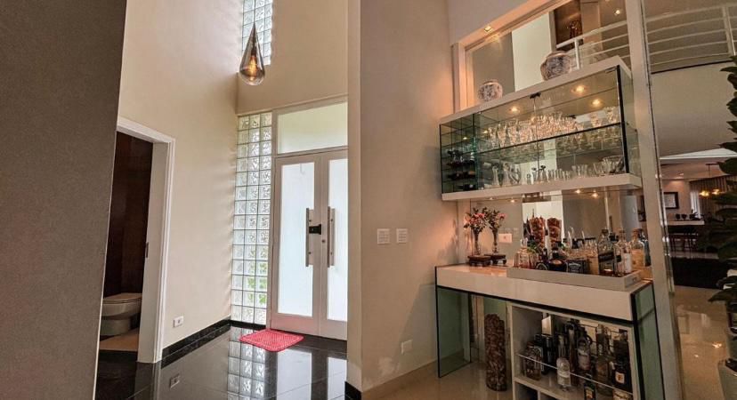 Casa a venda em Cond Pitangua, próx shopping Catuaí, 514m² construção, 5 quartos, quintal com espaço - Gleba Fazenda Palhano, Londrina, PR