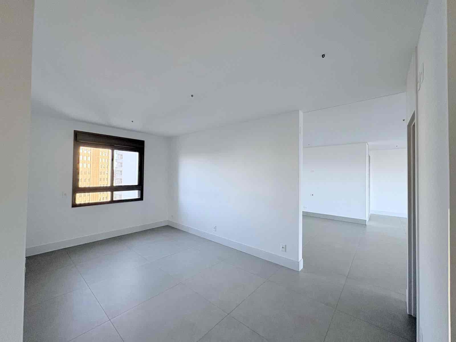 Apartamento novo à Venda, Edifício Lakeside, 232 m² úteis, 3 suítes, 4 vagas, sol da manhã,  elevador privativo, sacada com skinglass- Bela Suiça