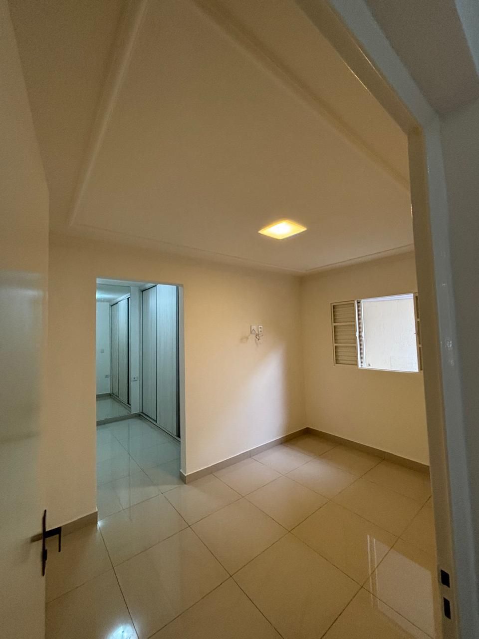 Casa à venda, 2 quatos, um closet, 2 vagas, 112M²,  Condomínio Sabará 1, Londrina-PR