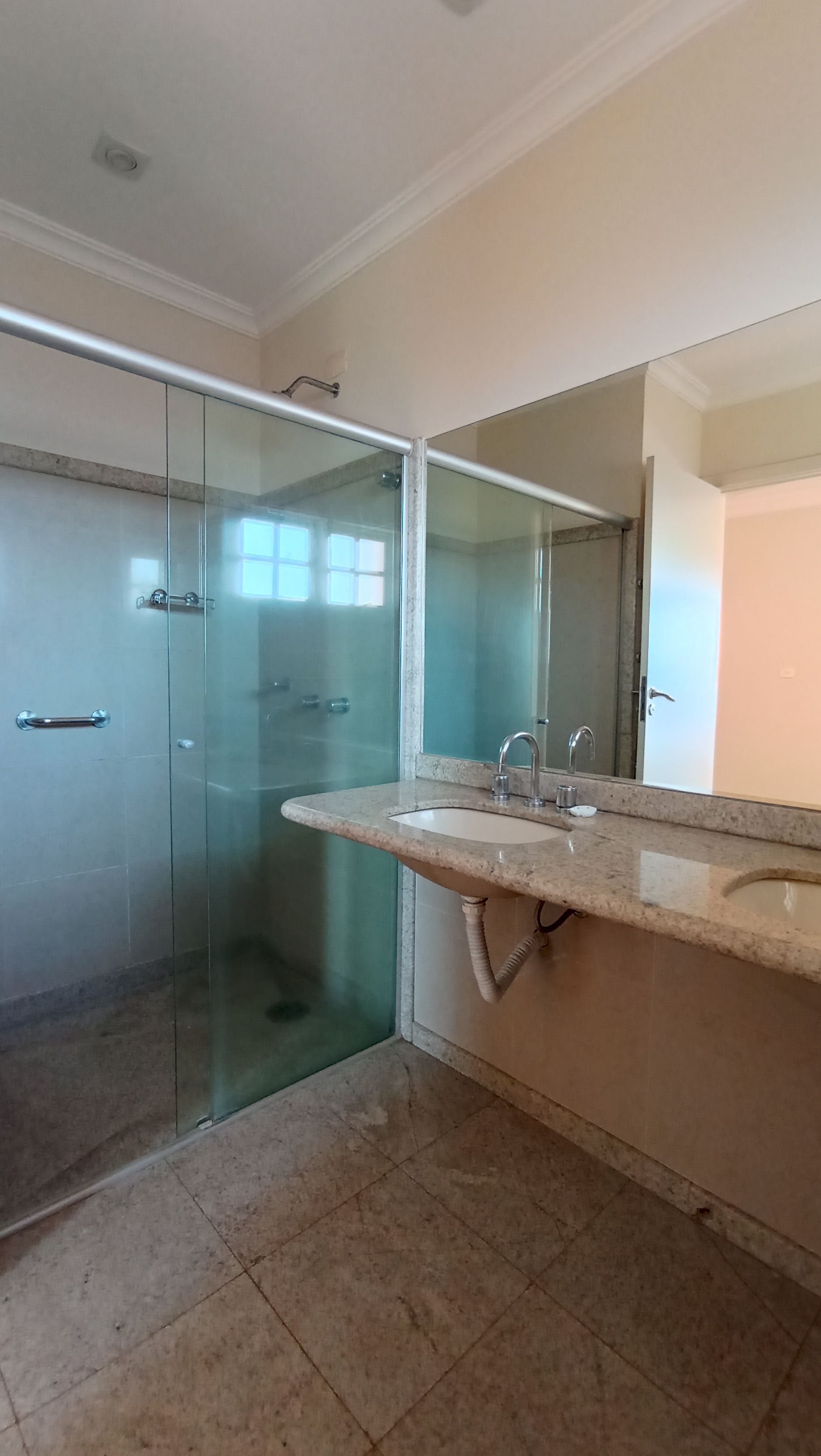 Casa à Venda, 4 quartos - 2 suítes/ piscina/ Tucanos,  Londrina, PR