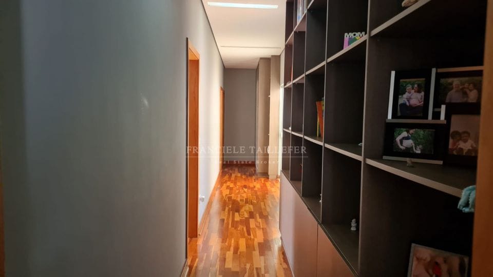 Casa térrea 295m²úteis/4 quartos (sendo 3 suítes) com piscina -Condomínio Acácia Imperial - Londrina Pr