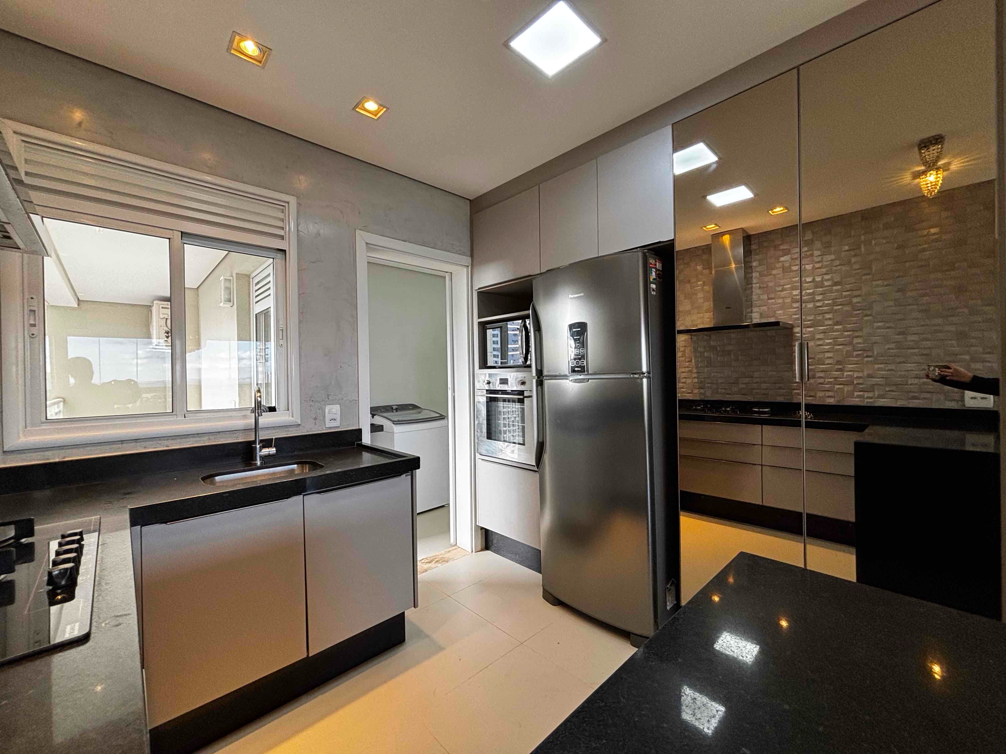 Apartamento  à Venda, Edifício Kensington, 108m² úteis, 3 quartos sendo 1 suíte, planejado, andar alto -  Santa Rosa, Londrina, PR