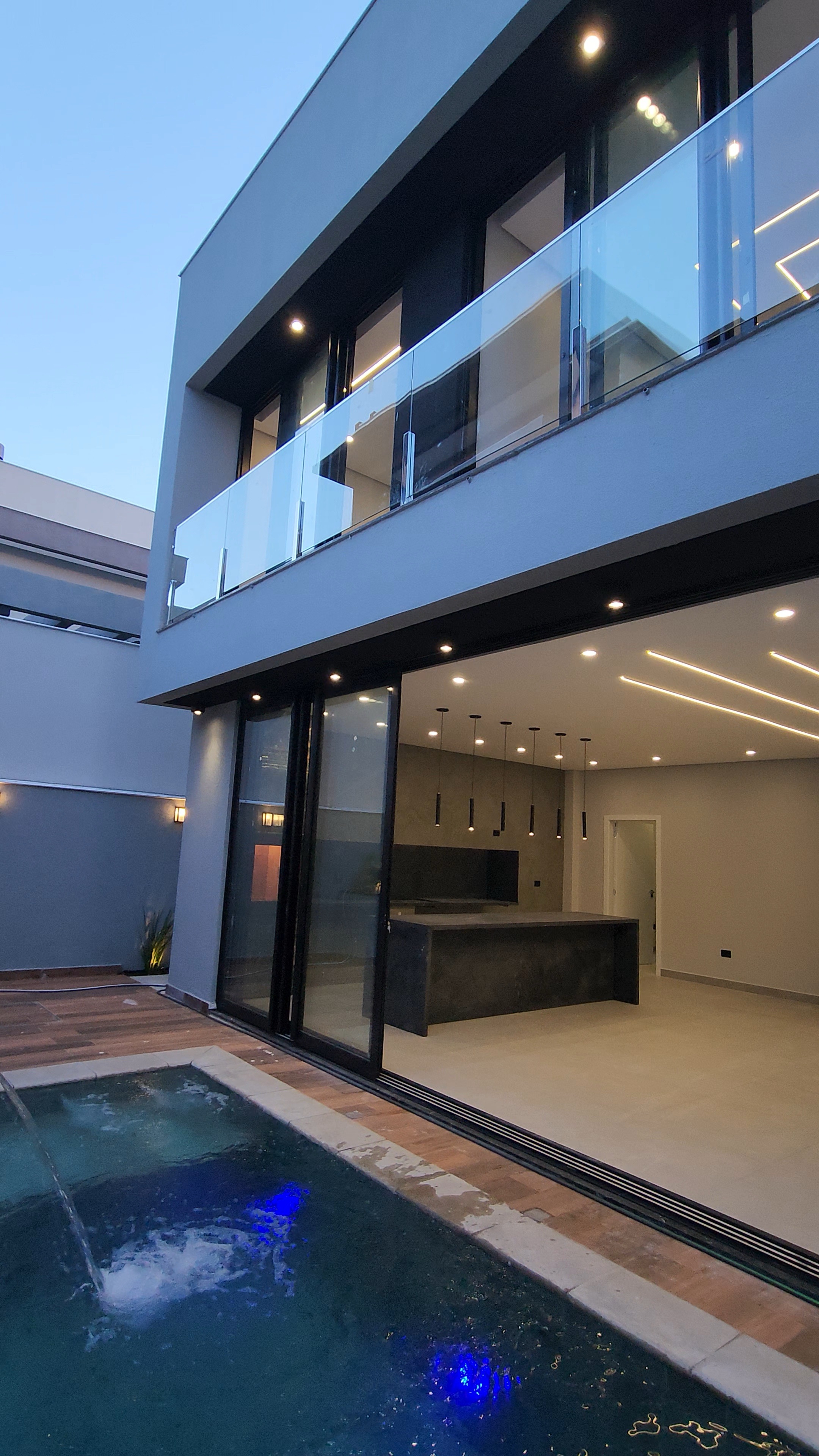 Casa em condominio à Venda, Parque Tauá Araguari, 233 m² construção, 3 suítes, hidro, piscina privativa - Jardim Morumbi, Londrina, PR