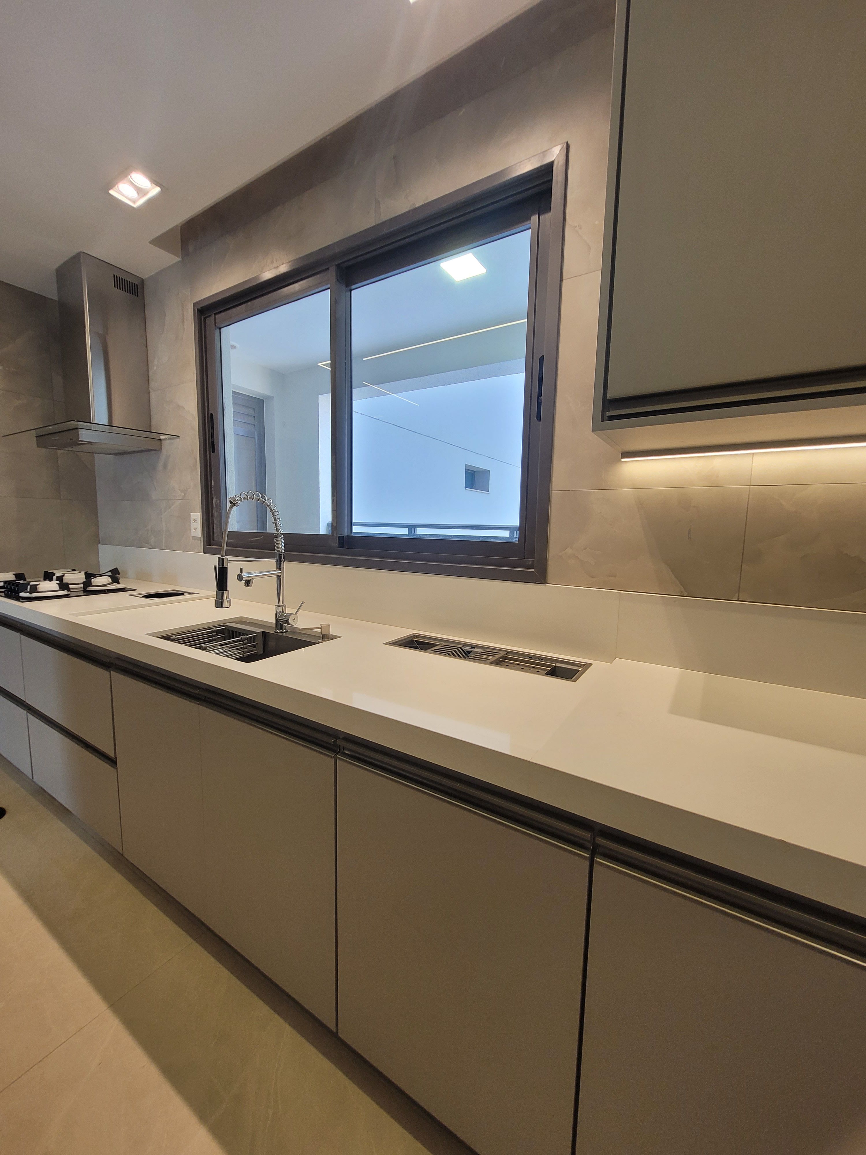 Apartamento a venda, Edifício Grand Palais, 216m² úteis, planejado, andar alto, Gleba Fazenda Palhano -Londrina, PR