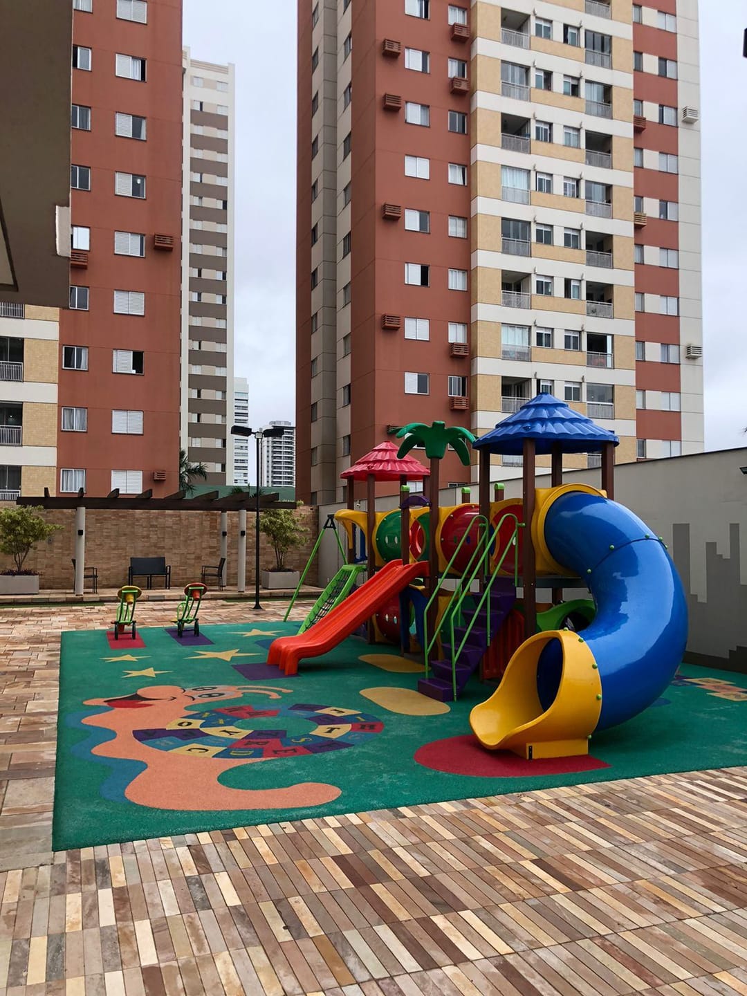 Vende-se apartamento no Cosmopolitan Residence -  Gleba Palhano, Londrina, PR