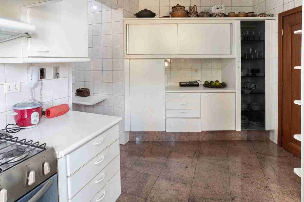 Apartamento à venda no Edifício Palais Lac Dor, 298m² úteis, 4 quartos sendo 2 suítes, 4 vagas, próx  ao lago Igapó - Jardim Londrilar- Londrina,