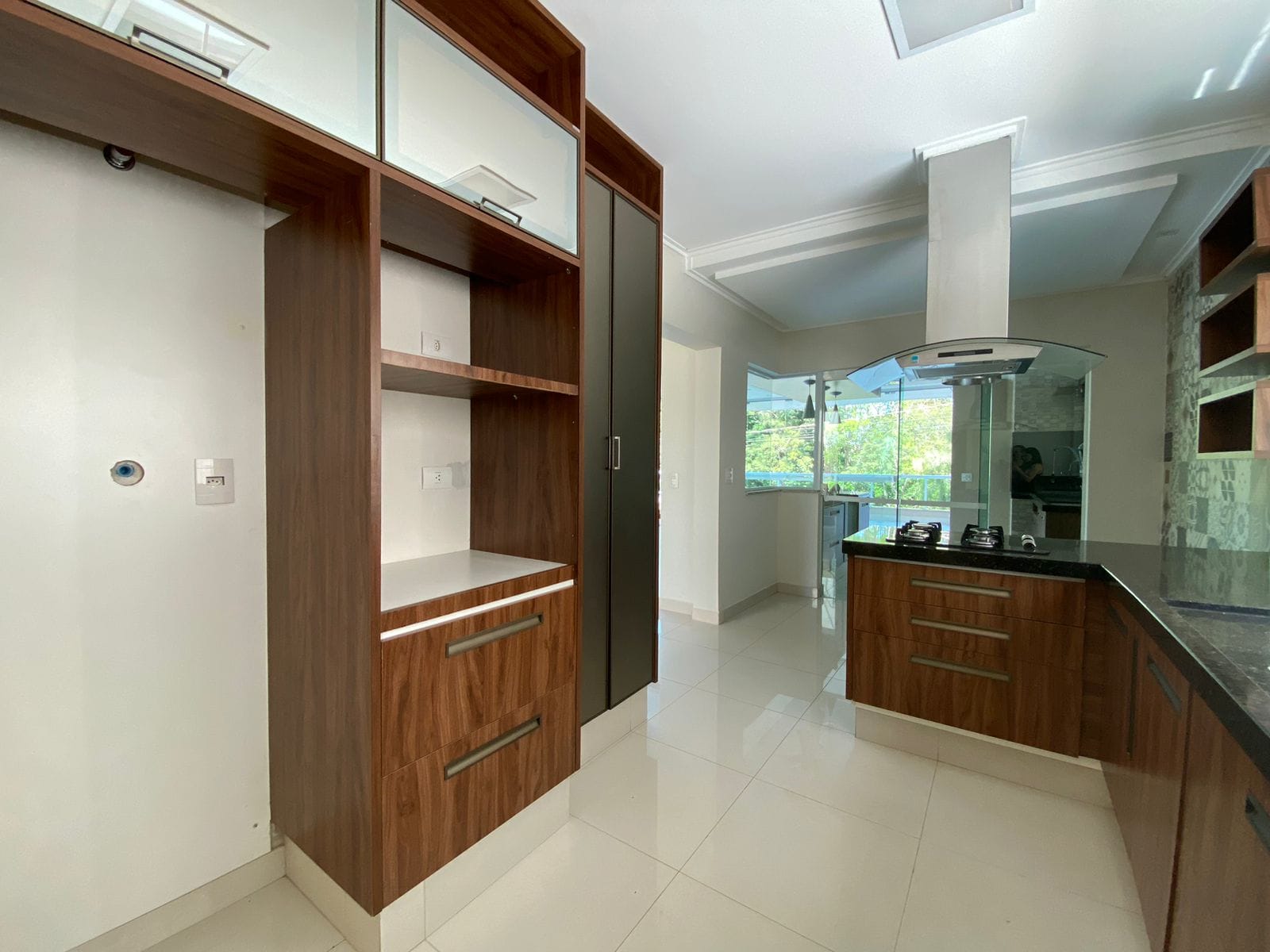 Triplex de luxo 500m² úteis/4 suítes no Cond. Alphaville II, churrasqueira /piscina, ar condicionado, 2 lareiras - Vivendas do Arvoredo - Londrin