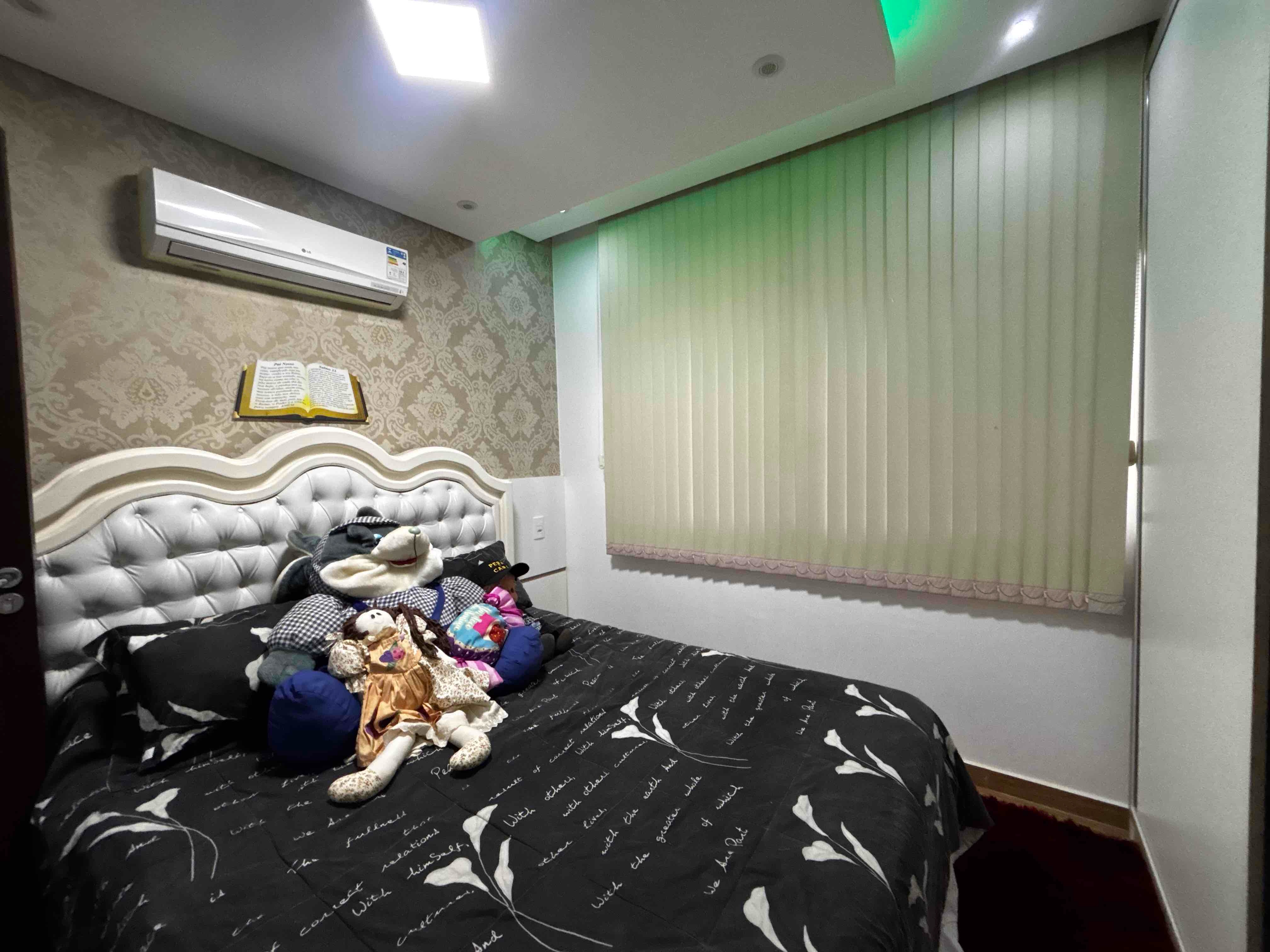 Sobrado à venda, no bairro Caravelle, Proximo ao centro e Aeroporto, 295m² úteis,  5 quartos sendo 1 suíte, piscina, churrasqueira - Londrina, PR