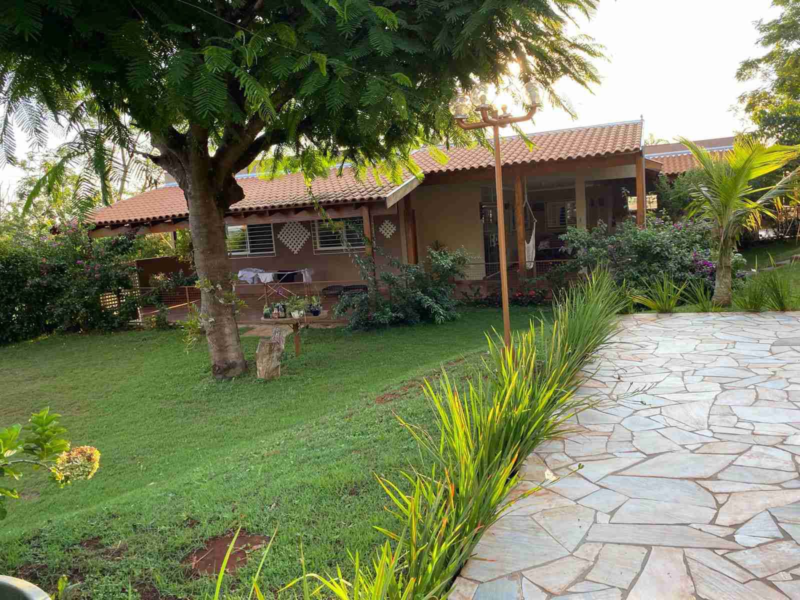 Chácara à venda, 6 mil m², casa com 250m² úteis, 3 quartos sendo 1 suíte, poço artesiano, baia de cavalos, 8km de Londrina- Limoeiro Fazenda Nata