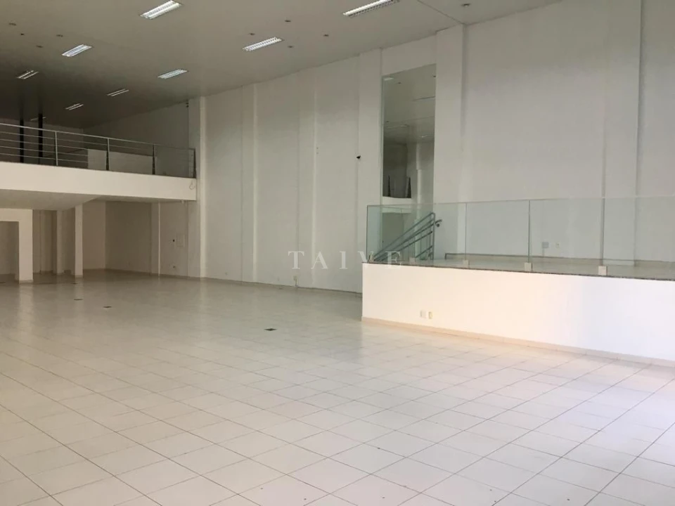Barracão para locação, Av. Maringá, 814m² úteis, 14 garagens, frente vidro, Londrina-PR - foto 15