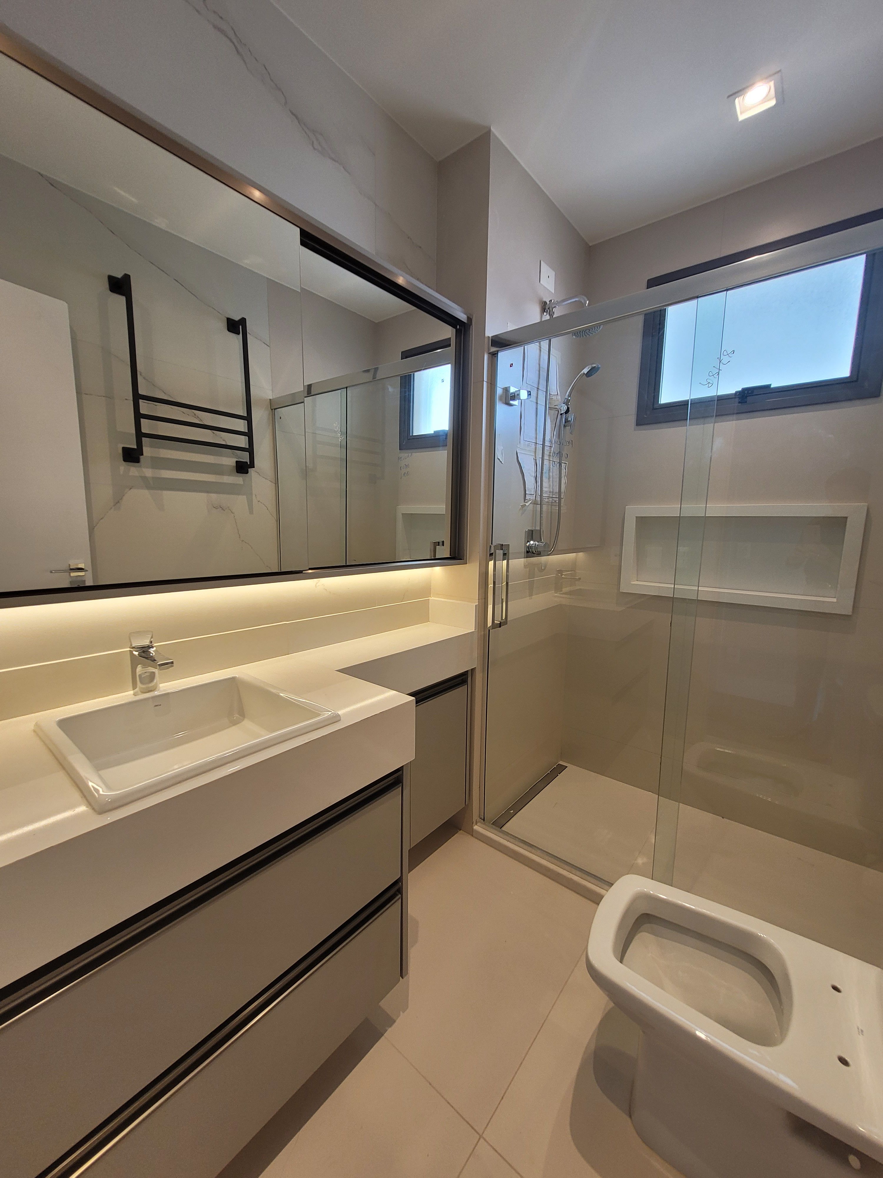 Apartamento a venda, Edifício Grand Palais, 216m² úteis, planejado, andar alto, Gleba Fazenda Palhano -Londrina, PR