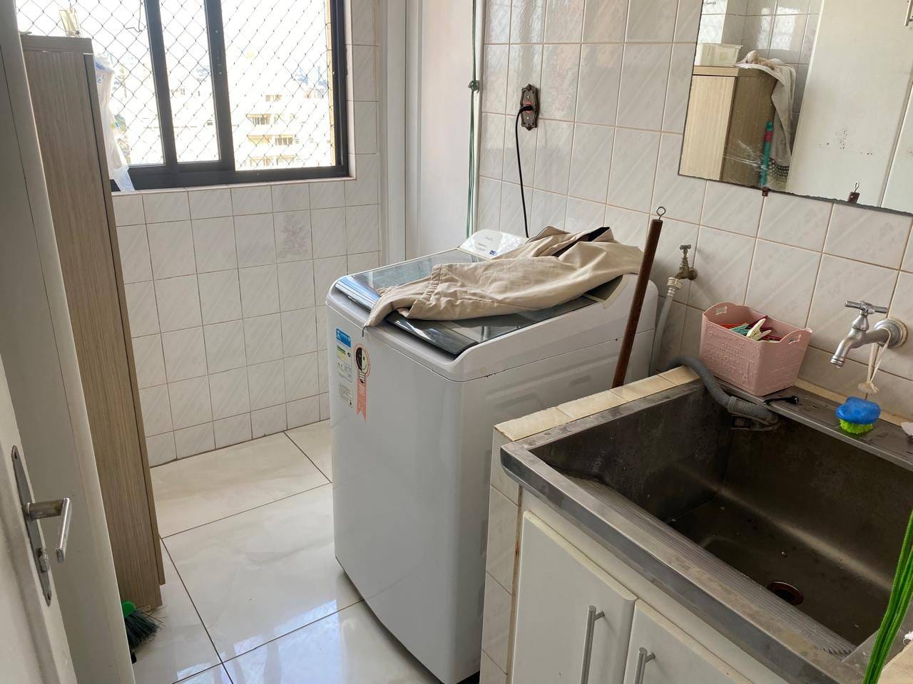 Apartamento à venda, 160 m²  úteis, 4 quartos sendo 1 suíte,  andar alto no Edifício Centro Comercial- Centro, Londrina, PR