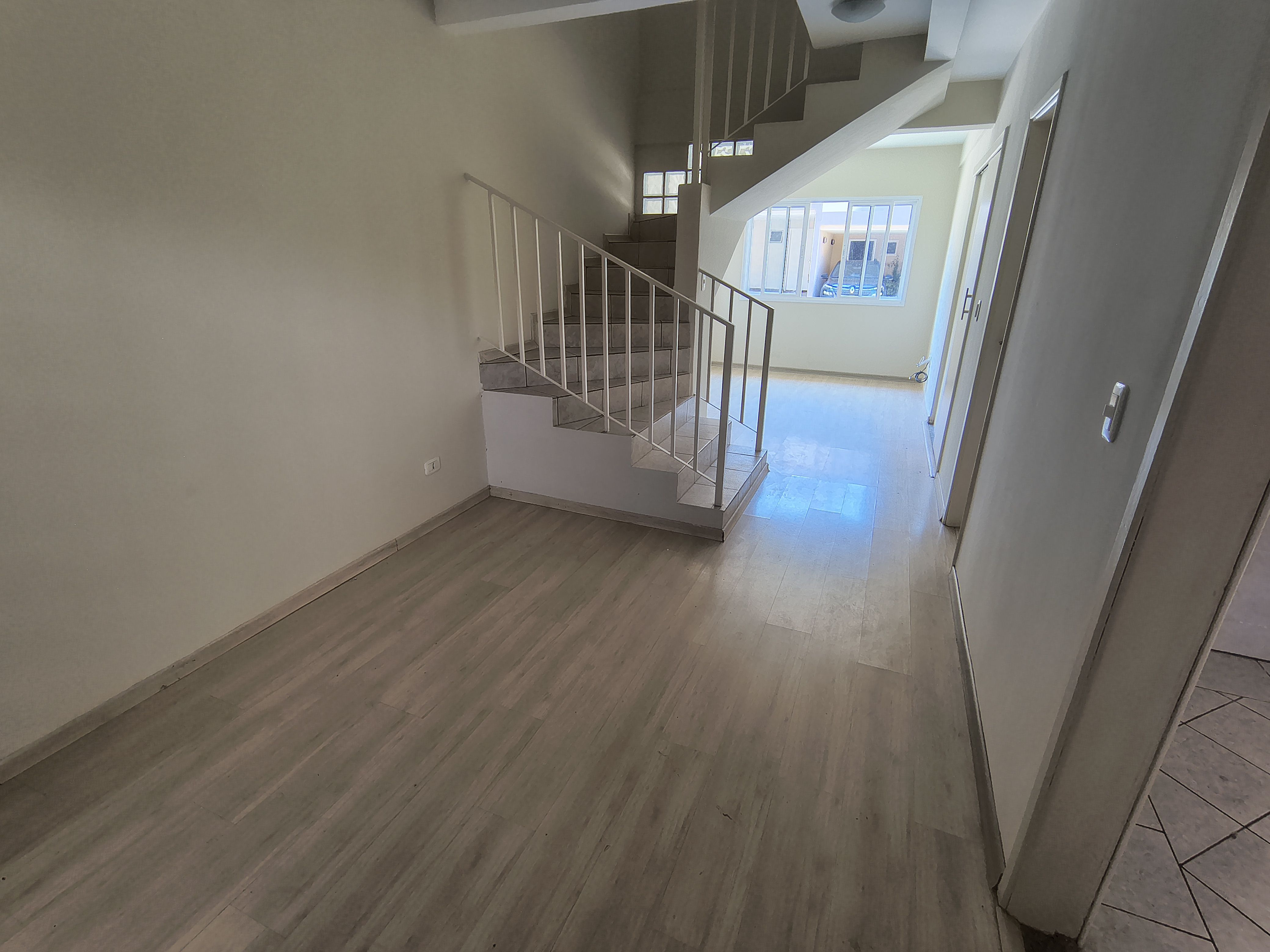 Casa à venda, 3 quartos 1 suíte, 3 vagas, 107M² úiteis, área gourmet, Planejados na suíte,Parque Jamaica, Londrina-PR