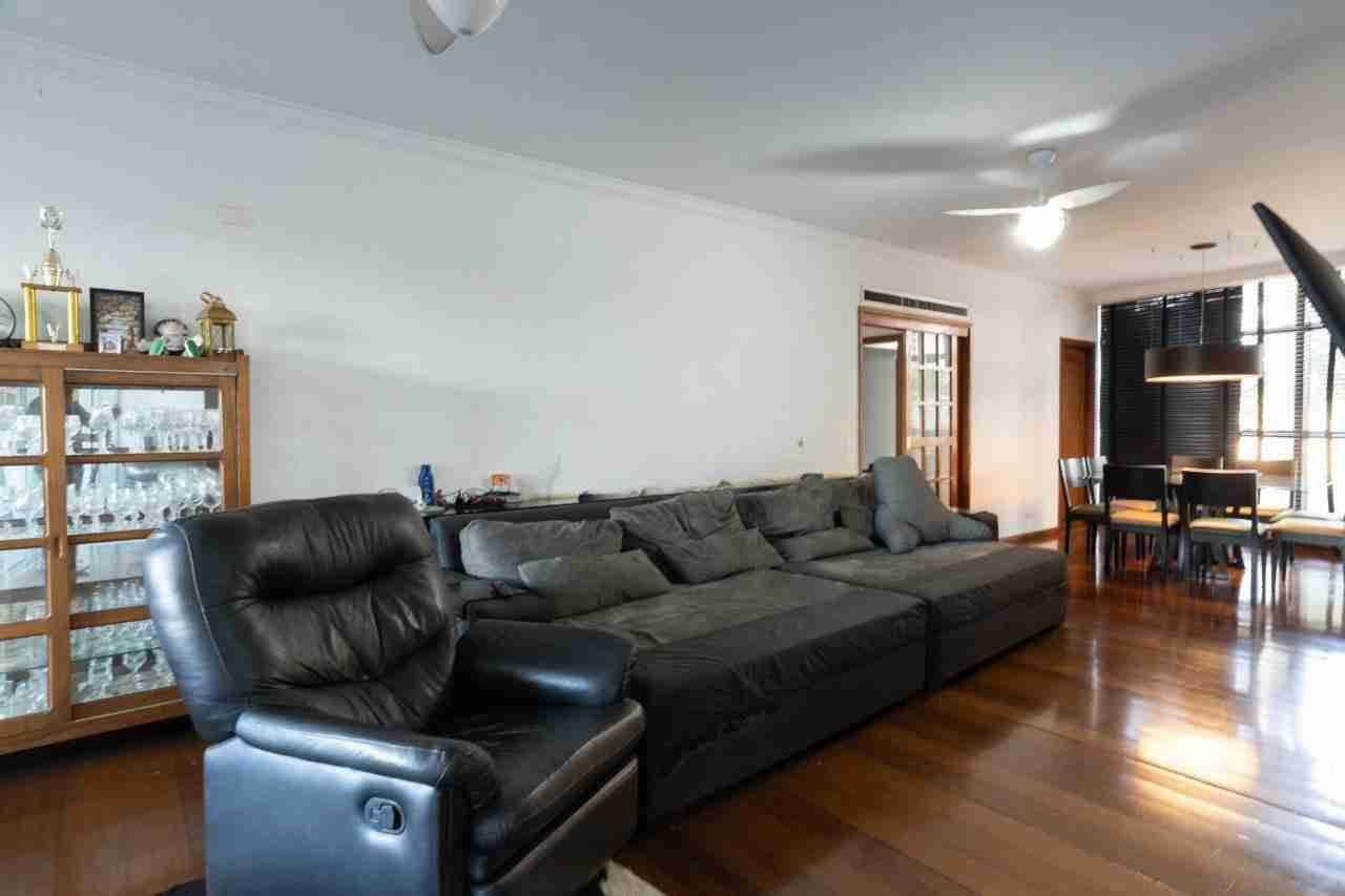 Apartamento à venda no Edifício Palais Lac Dor, 298m² úteis, 4 quartos sendo 2 suítes, 4 vagas, próx  ao lago Igapó - Jardim Londrilar- Londrina,