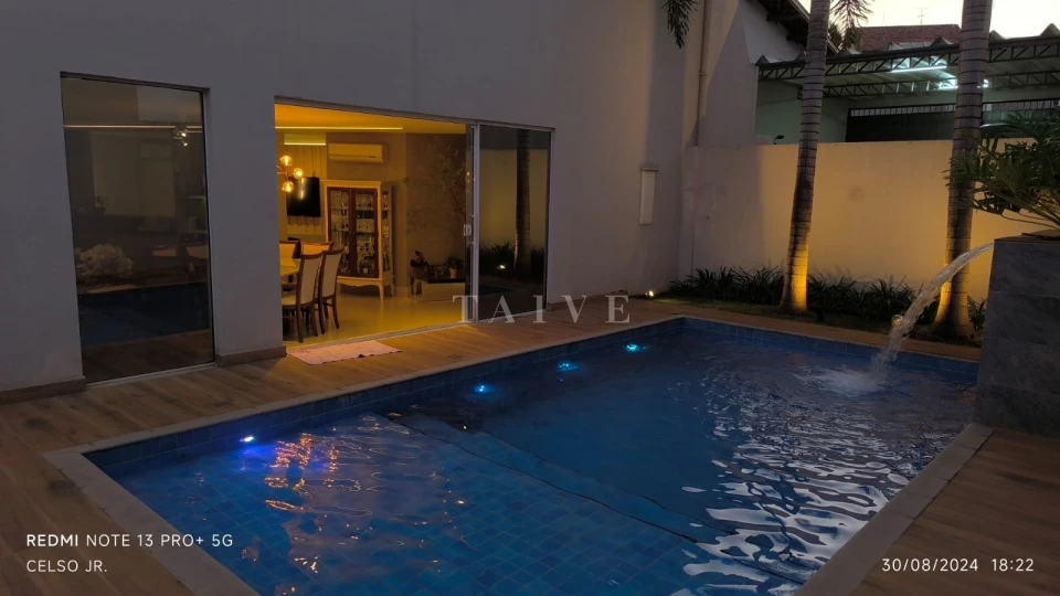 Casa à venda no Jardim Quebec, 614m², 3 Quartos sendo 1 suíte, 5 banheiros, 2 lavabos e 4 vagas de garagem, Londrina, PR - foto 9