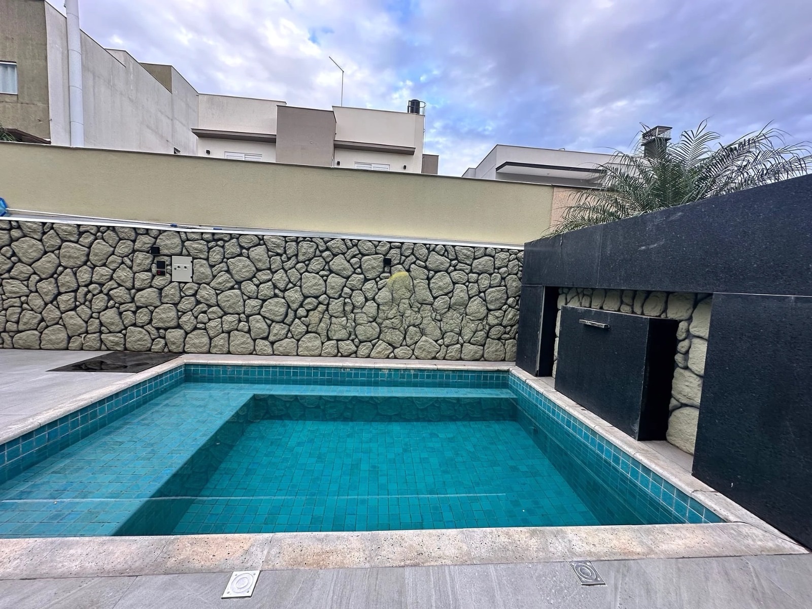 Sobrado à Venda, condomínio Royal Forest, recém construído, 330 m2 úteis, 3 suítes, elevador piscina, Esperança, Londrina, PR