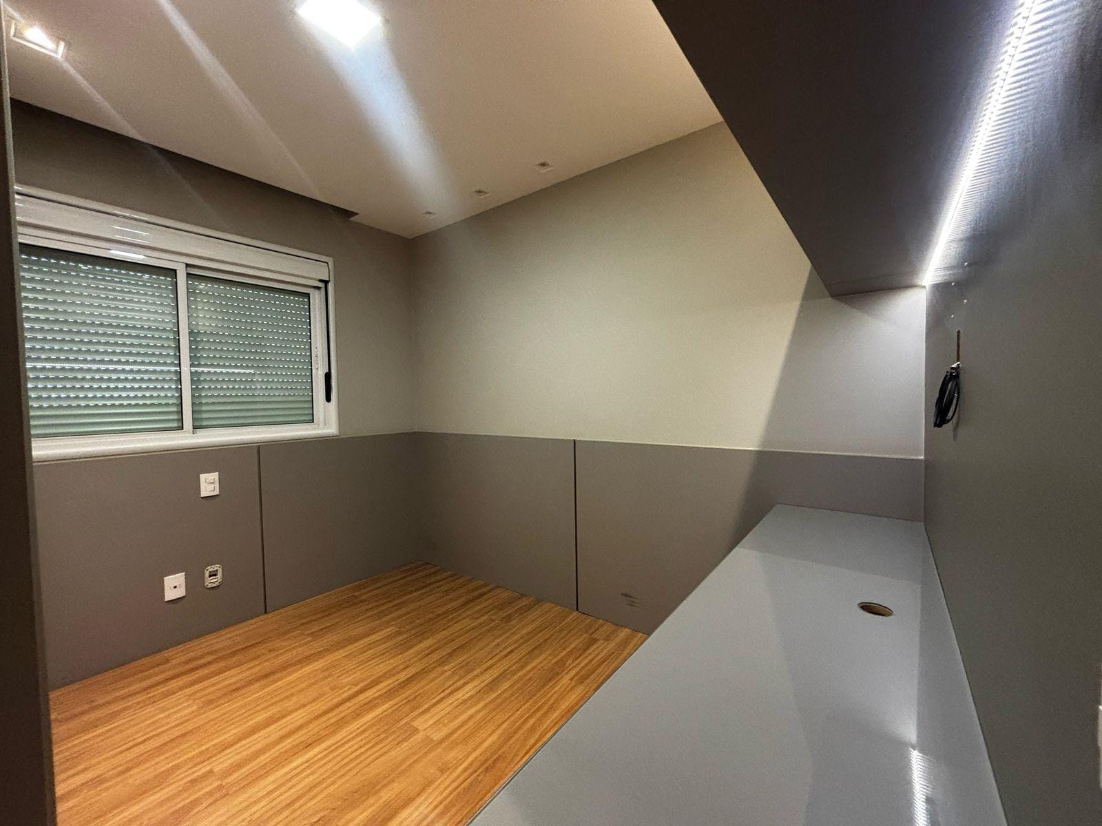 Apartamento à venda, Edificio Vert, 3 quartos sendo 1 suíte, planejado, andar alto, 3 vagas  Gleba Fazenda Palhano, Londrina, PR