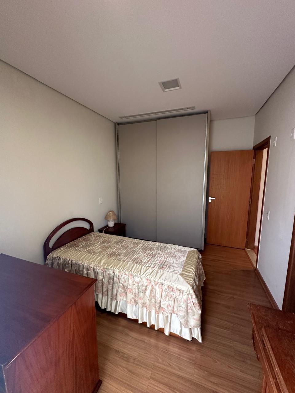 Casa à venda, 3 quartos sendo 1 demi suite, 360 m², Condomínio  Ville Campestre, Londrina, PR