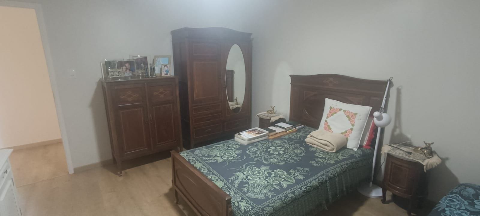 Apartamento  à venda,  Edifício Mona Lisa no calçadão central,177m² uteis, 4 quartos  sendo 2 suítes, recém reformado, andar alto, Centro, Londri