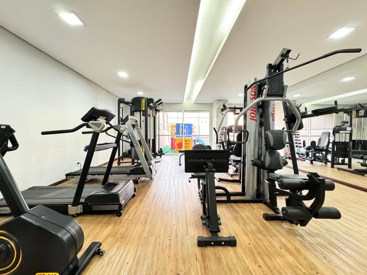 Apartamento à venda, 69m² úteis, Edifício Solario Jardin Residence, 2 quartos, completo em armários  - Centro, Londrina, PR.