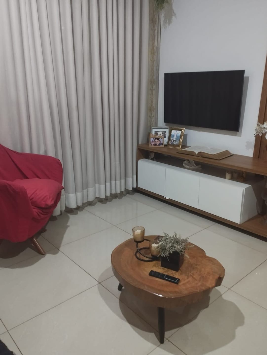 Sobrado à venda,  123m², 3 quartos sendo 1 suíte, Piscina, 2 vagas  - perto do aeroporto, tiro de guerra - Califórnia -  Londrina, PR
