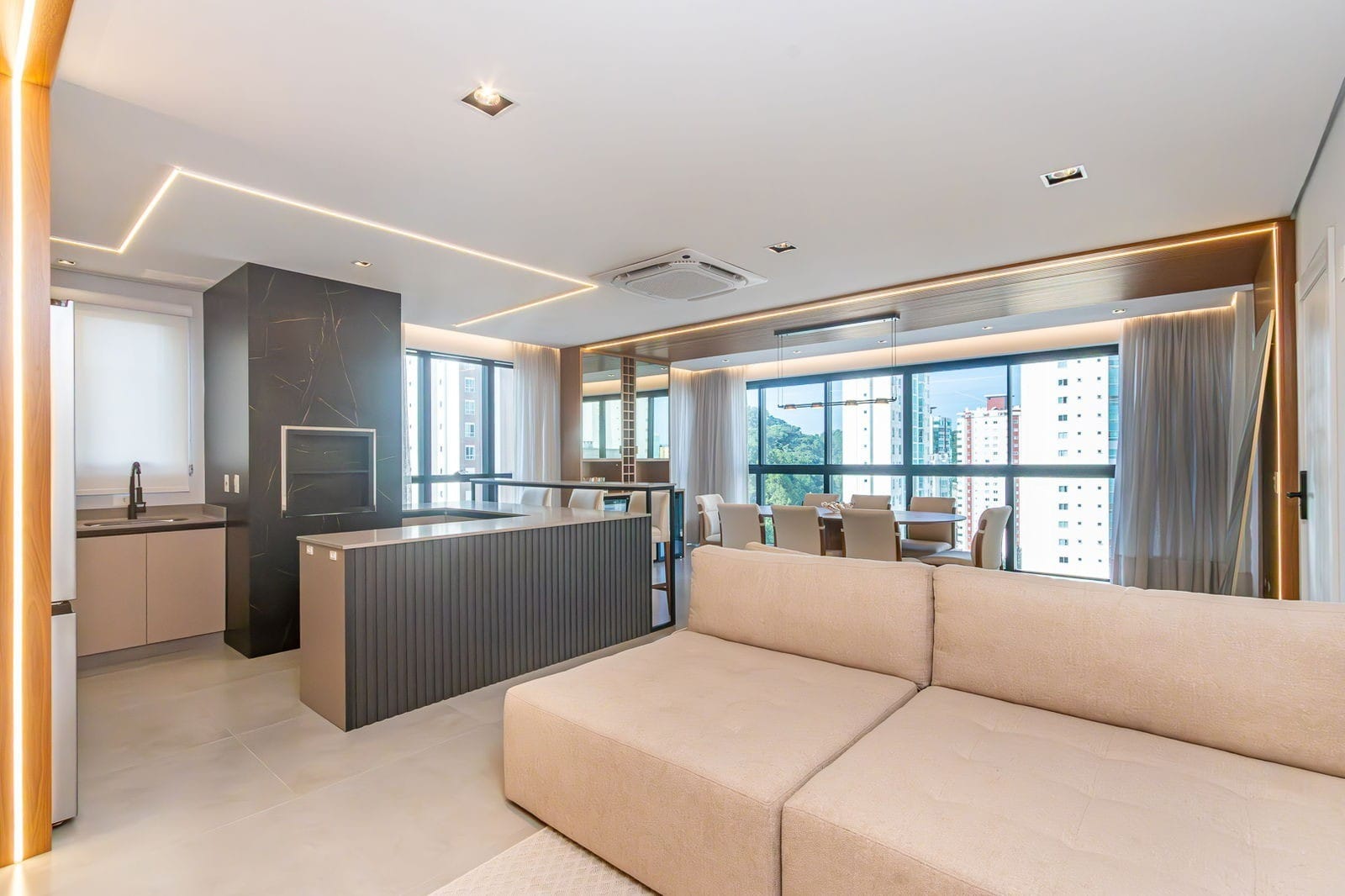 Apartamento à venda, Edifício Costa, 136m²úteis,  4 suítes, 1 Lavabo, 2 vagas, próximo a roda gigante, Pioneiros, Barra norte- Balneário Camboriú