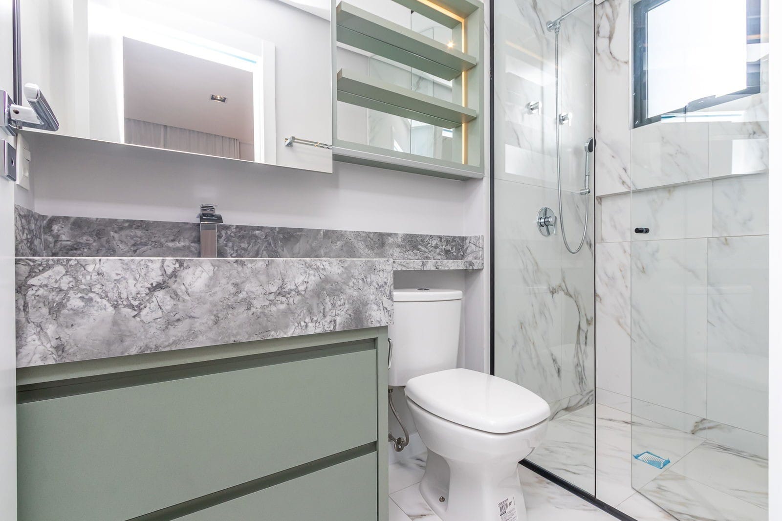 Apartamento à venda, Edifício Costa, 136m²úteis,  4 suítes, 1 Lavabo, 2 vagas, próximo a roda gigante, Pioneiros, Barra norte- Balneário Camboriú