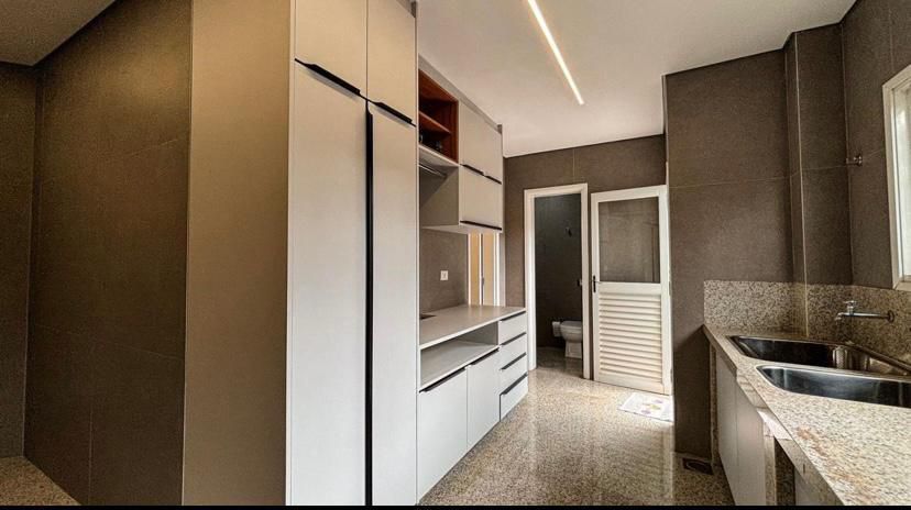 Casa a venda em Cond Pitangua, próx shopping Catuaí, 514m² construção, 5 quartos, quintal com espaço - Gleba Fazenda Palhano, Londrina, PR