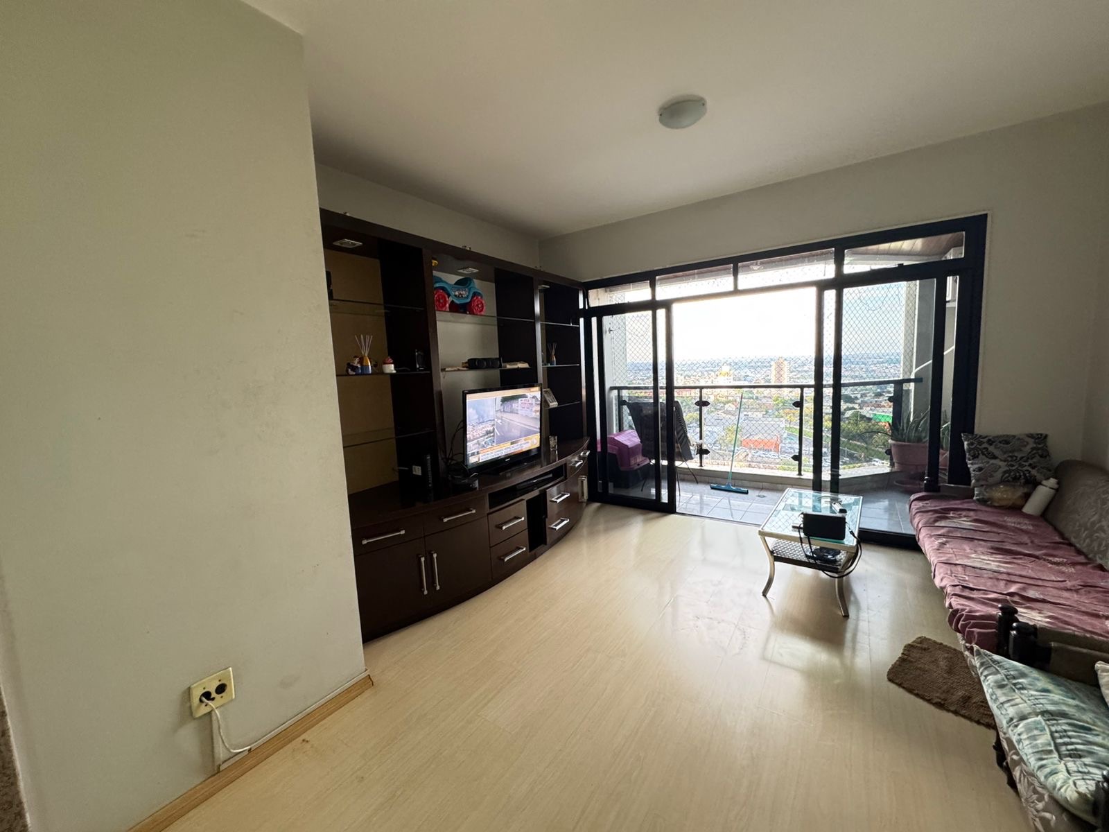 Apartamento à venda, Edifício Bavaria, 3 quartos sendo 1 suíte, 2 vagas, andar alto -Centro Londrina, PR