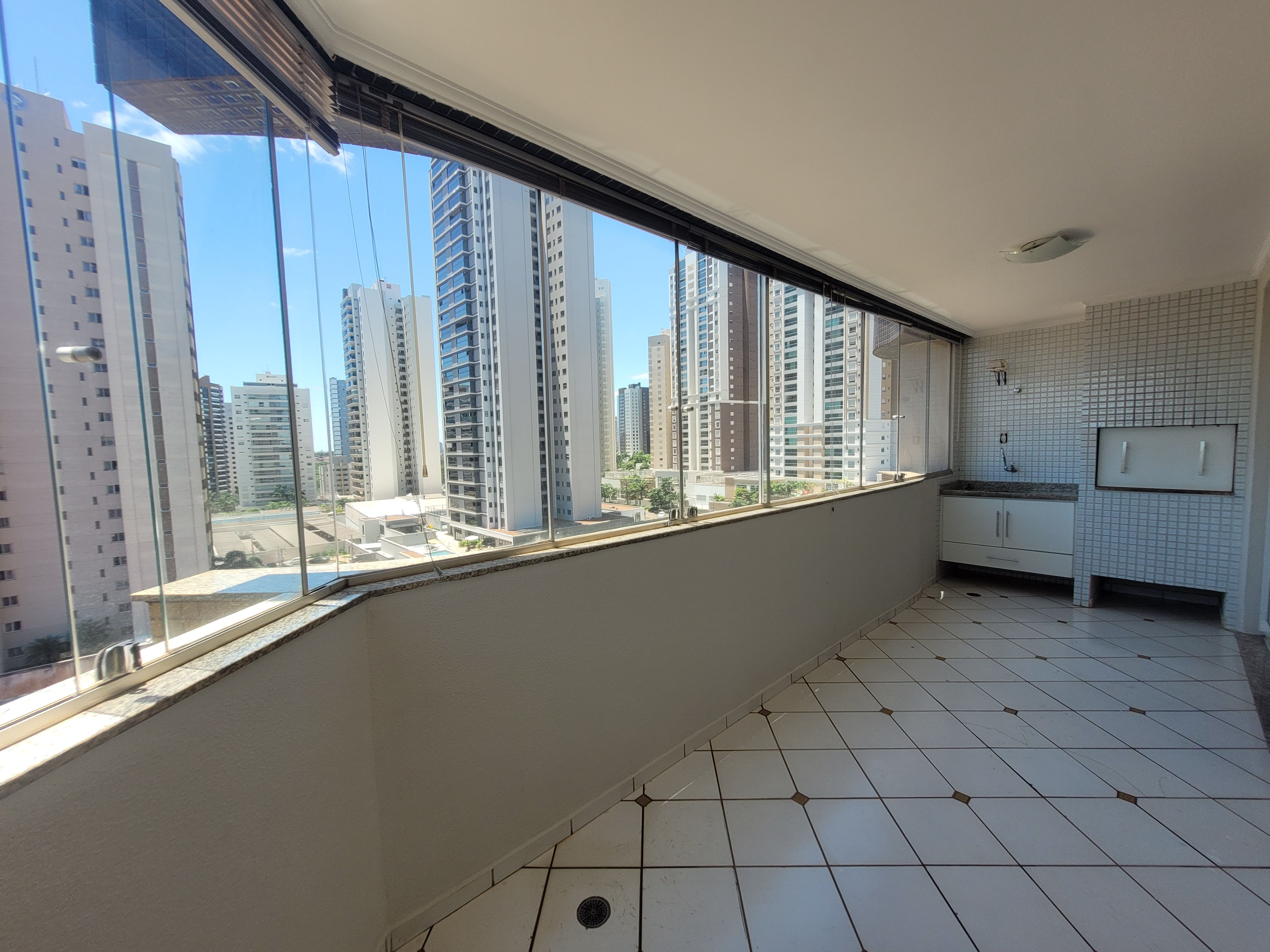 Apartamento  à Venda no edifício  Portal do lago,3 quartos/ 1 suite, andar alto, sol da manha,2 vagas de garagem,Gleba Fazenda Palhano, Londrina,