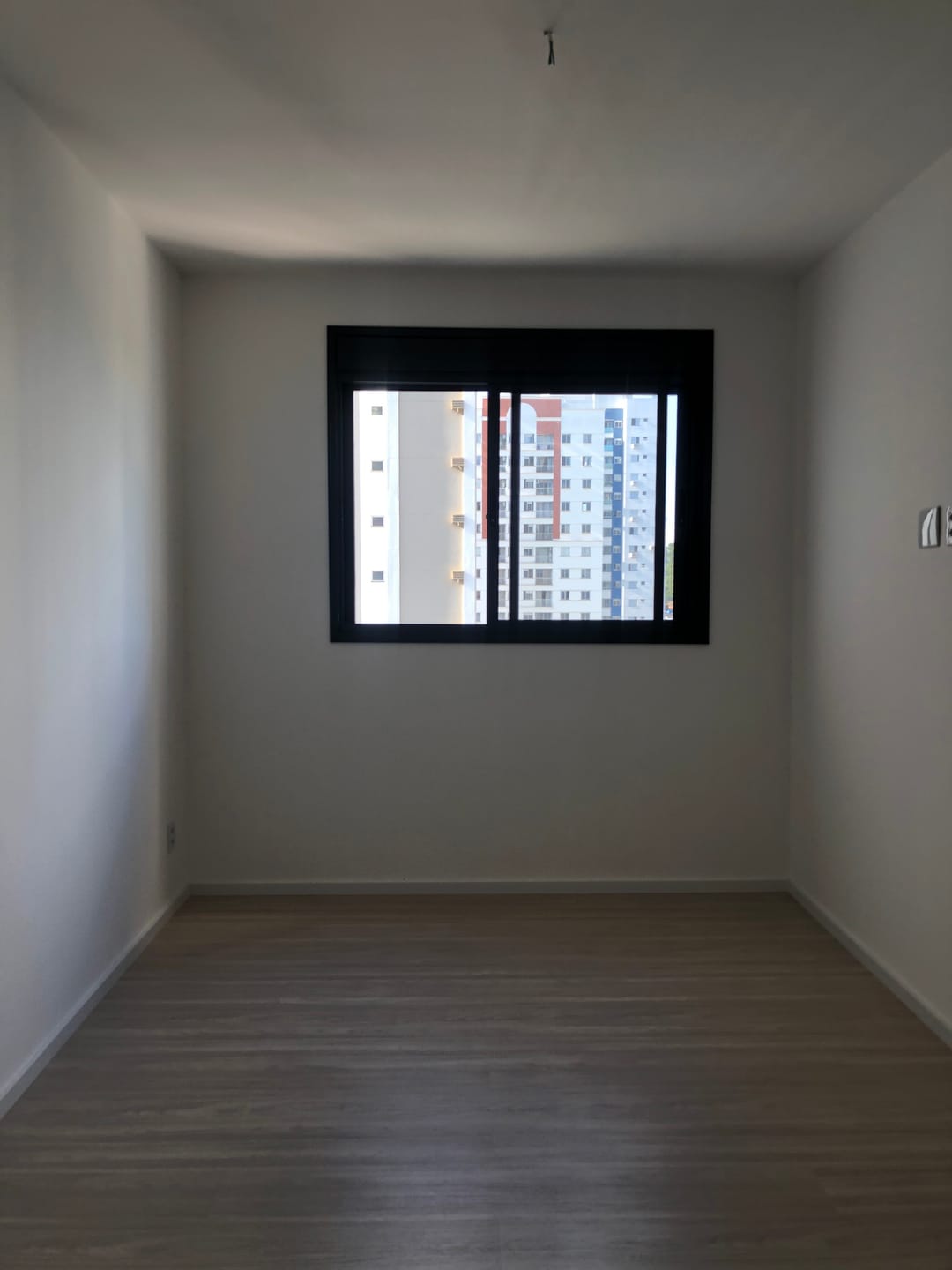 Apartamento à venda, Edifício Sense, 79m² úteis, 2 quartos (1 suíte), andar alto, ampla sacada com churrasqueira - Terra Bonita, Londrina, PR