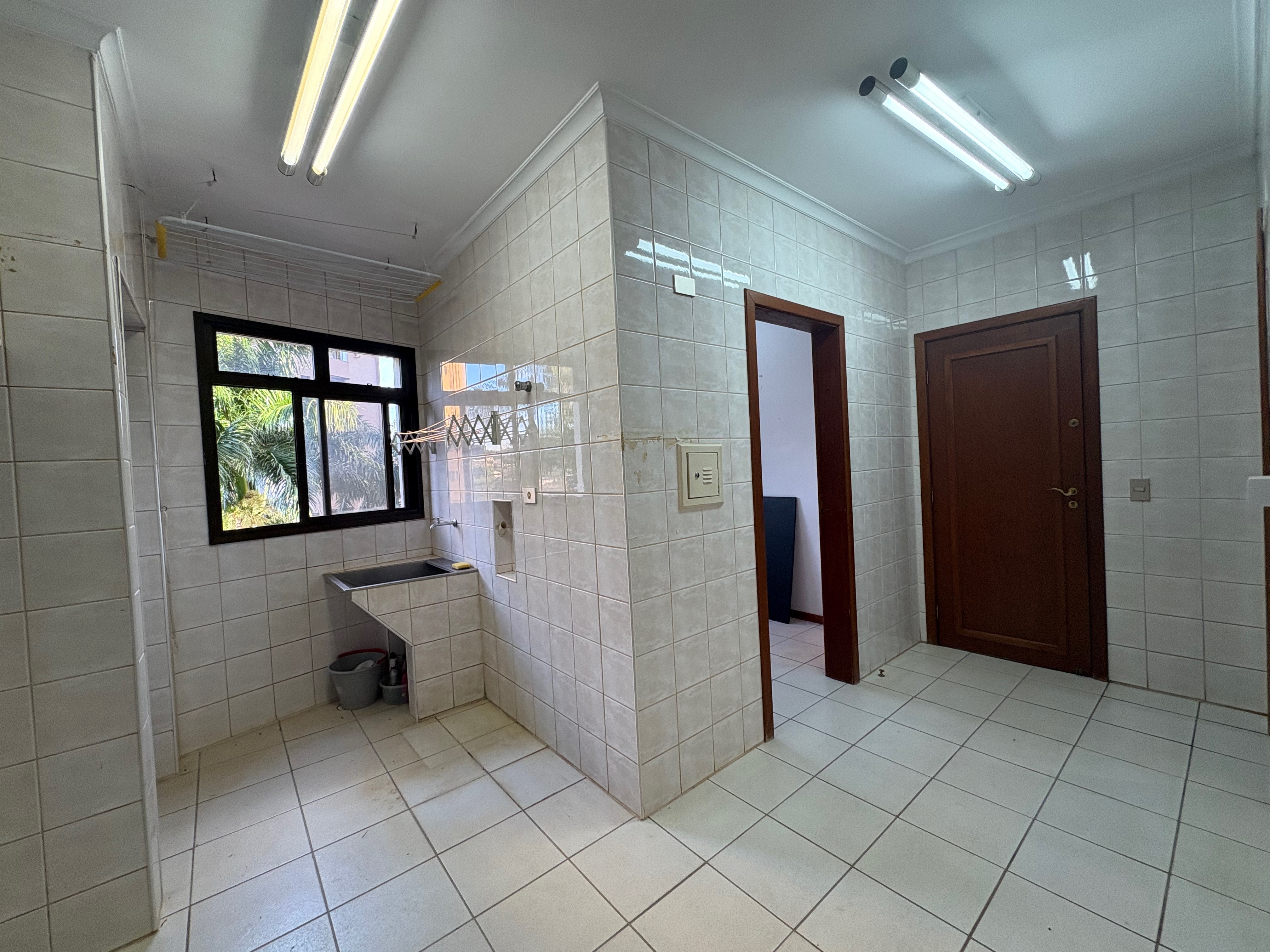 Apartamento à venda, Edifício Palais Lac Dor, 3 suítes, 5 vagas  - Londrina, PR